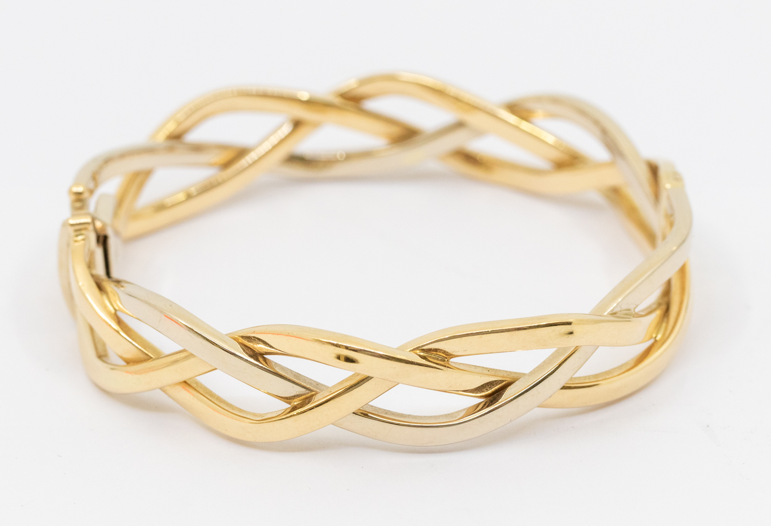 An 18ct gold two tone hinged bangle, comprising wave link entwined wire details, width approx - Image 2 of 2