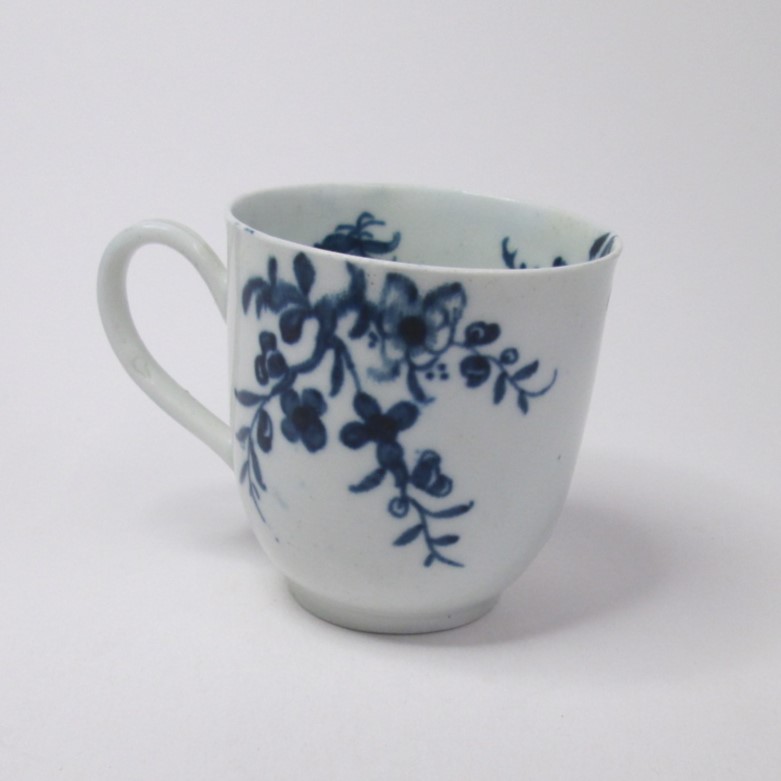 A Worcester blue and white coffee cup painted with the prunus root pattern. Circa; 1760-70 - Image 2 of 4