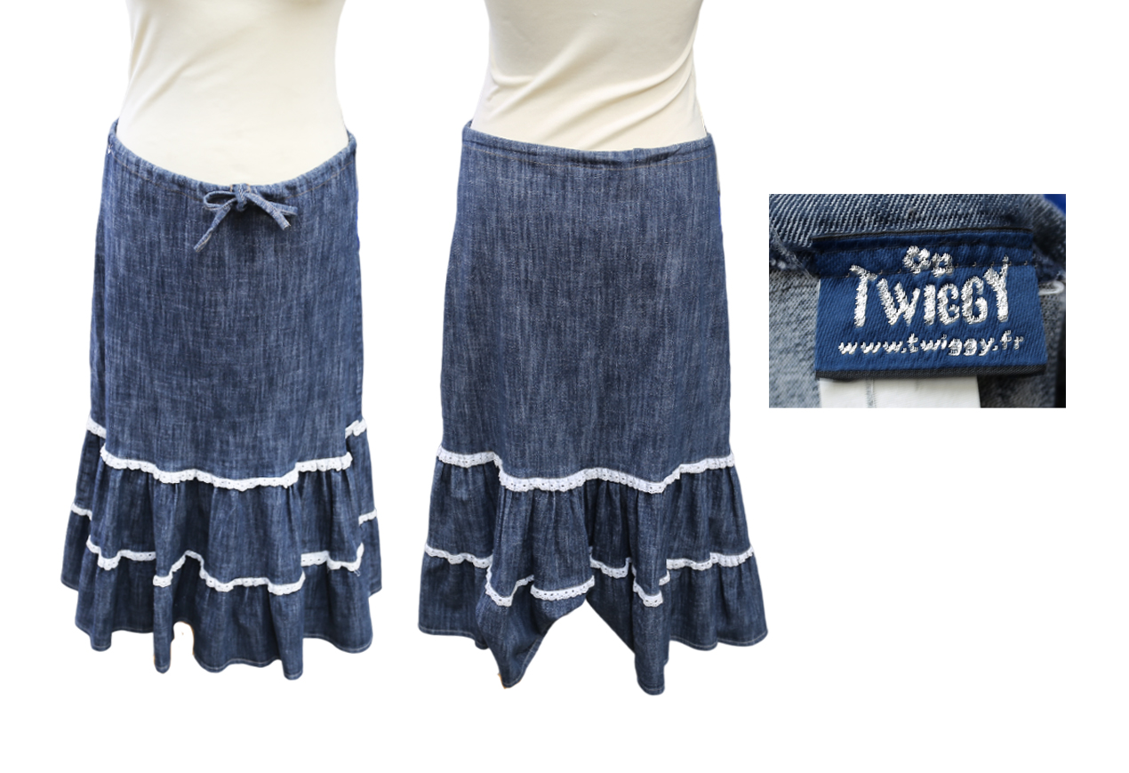 A denim tiered skirt with broderie anglaise trim, elastic waist, late 1960s/early 1970s, size 14.