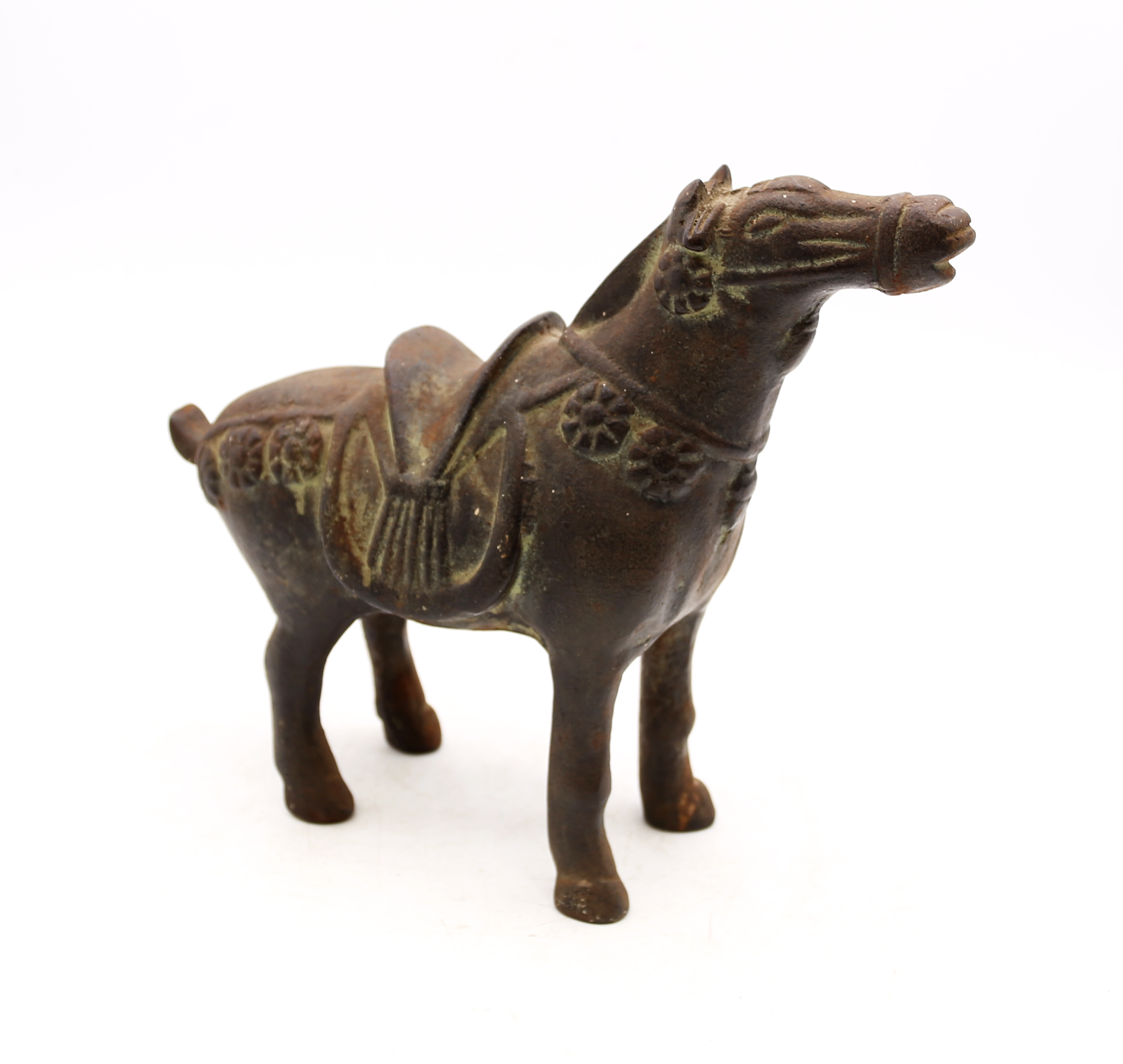 A 20th century Tang style cast metal horse figure. - Bild 3 aus 6