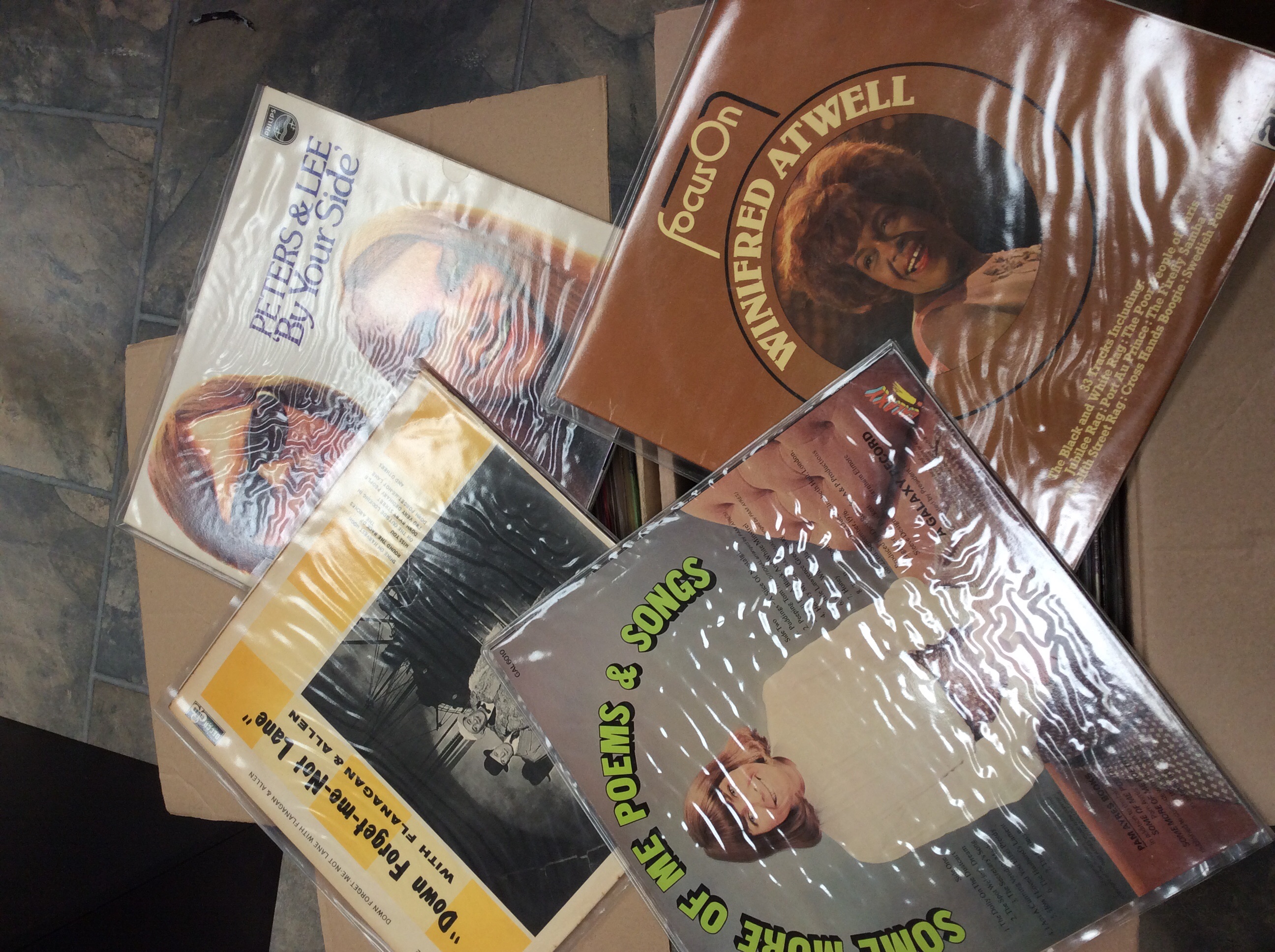 Two boxes of LPs to include Moira Anderson, Elkie Brookes and Cilla Black. - Bild 2 aus 2