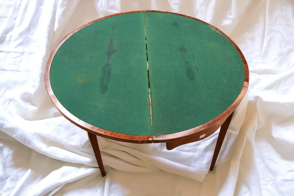 A George III half round mahogany card table. - Bild 3 aus 5