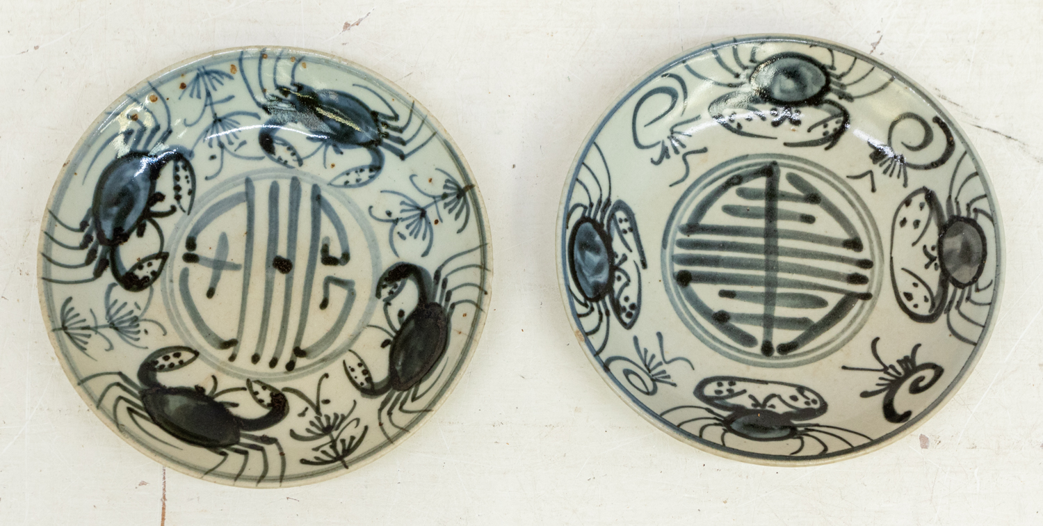 A pair of 19th Century Chinese provincial earthenware dishes, each decorated with crabs around - Image 5 of 6