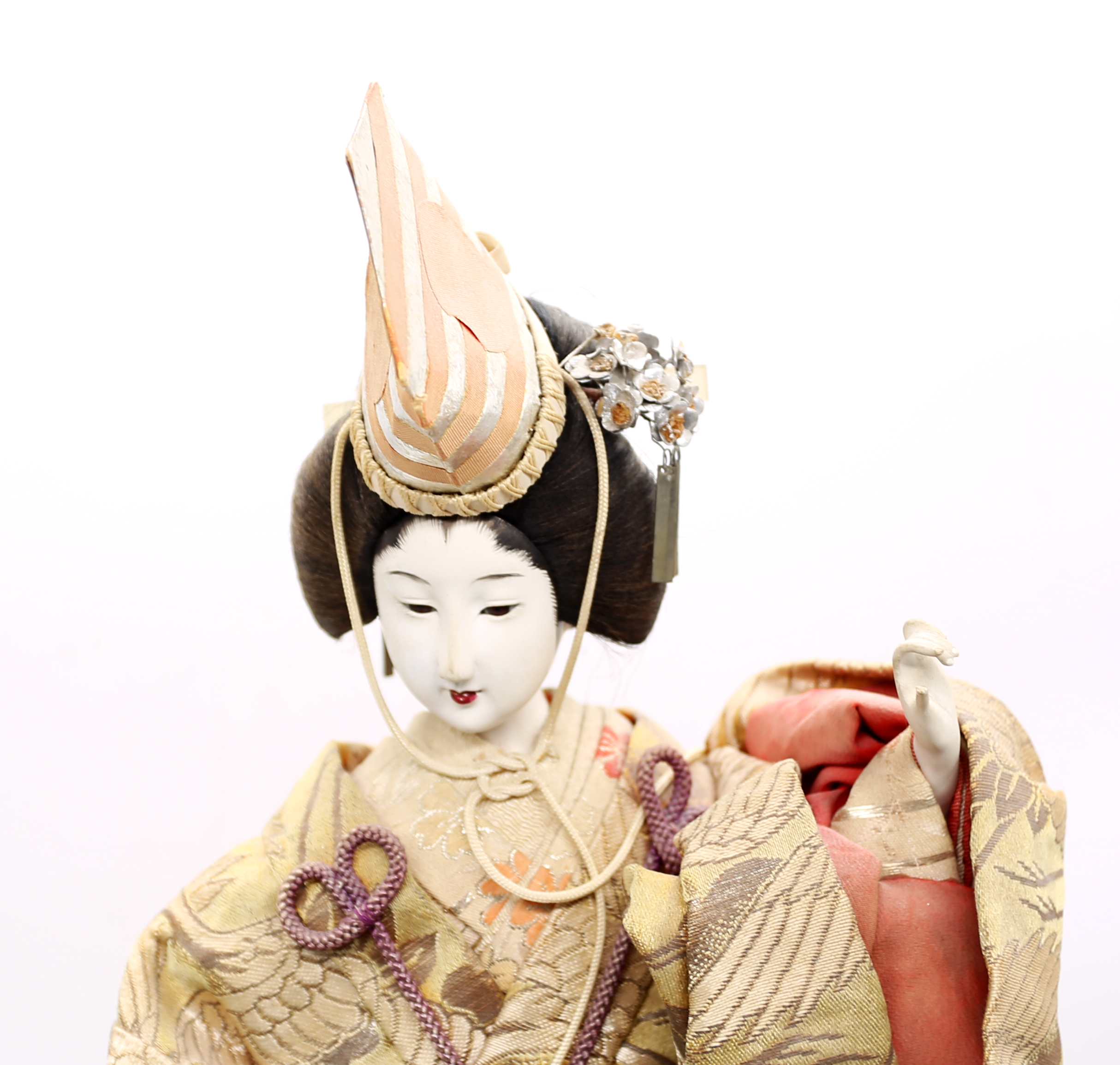 A 20th century/modern figure of a Geisha girl in a kimono, on a wooden base, approximately 47cm - Bild 3 aus 3