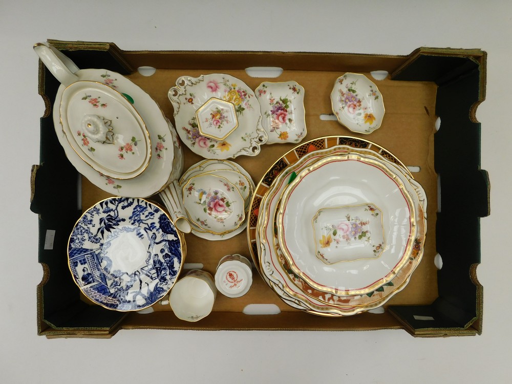 A collection of Royal Crown Derby mixed china to include Red Aves, Mikado, Olde Aves, Carlton Red - Image 2 of 2