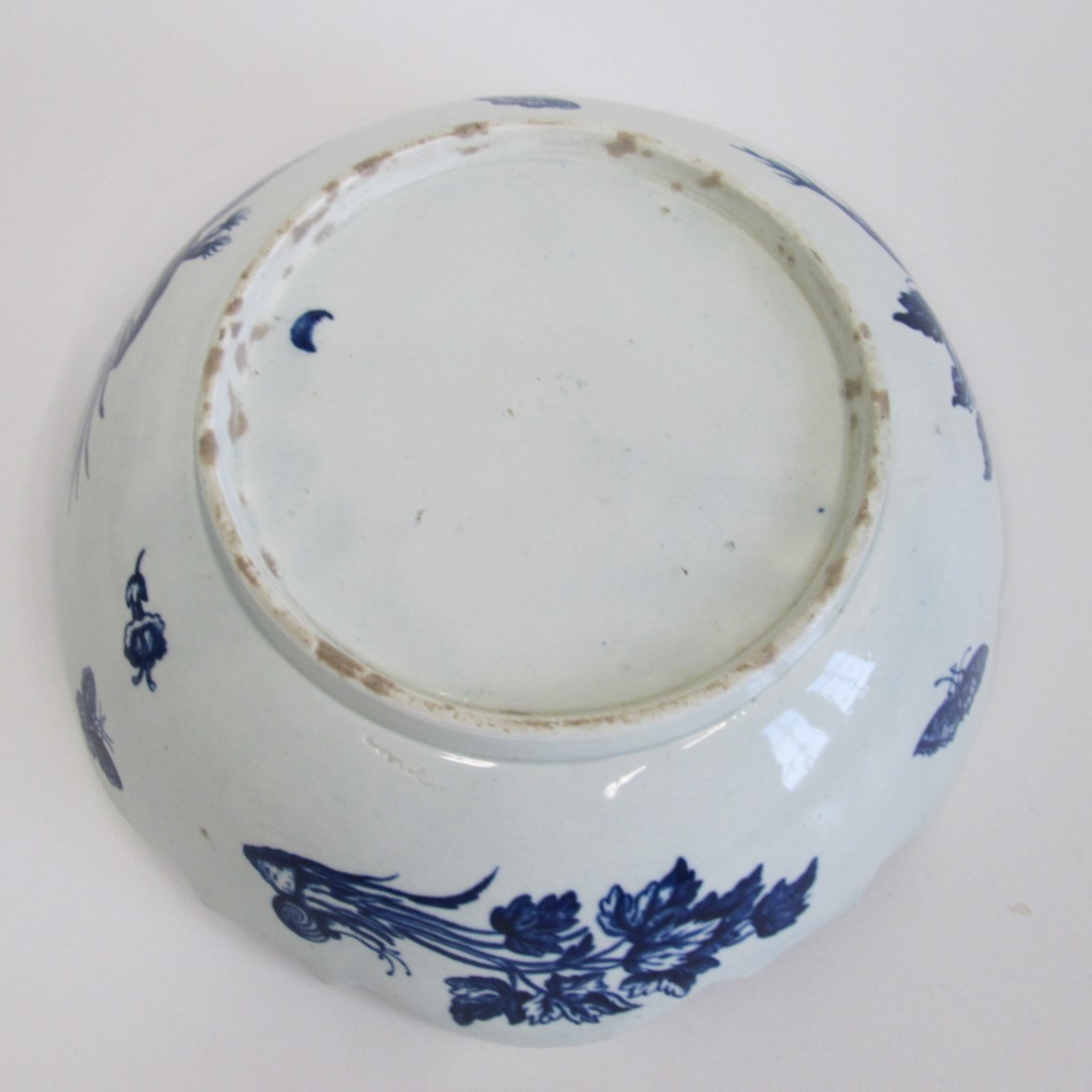 A Worcester Junket dish blue and white printed fir cone, flowers, insects and snail’s pattern. Circa - Image 4 of 7