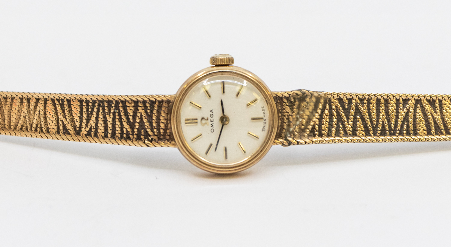 Omega- a ladies vintage 9ct gold Omega wristwatch, comprising a small round signed silvered dial - Image 3 of 3