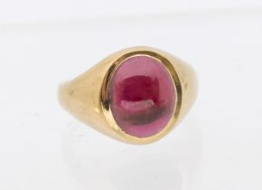 A garnet and 9ct gold dress ring, comprising an oval cabochon cut garnet approx 1x9mm, size R, total