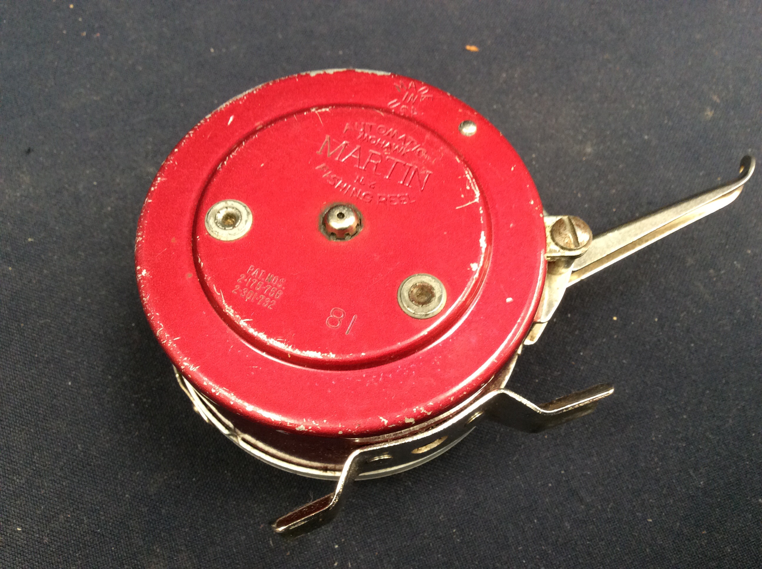 A Martin (USA) automatic Mohawk fishing reel, in metallic red colourway, in case. - Bild 2 aus 2