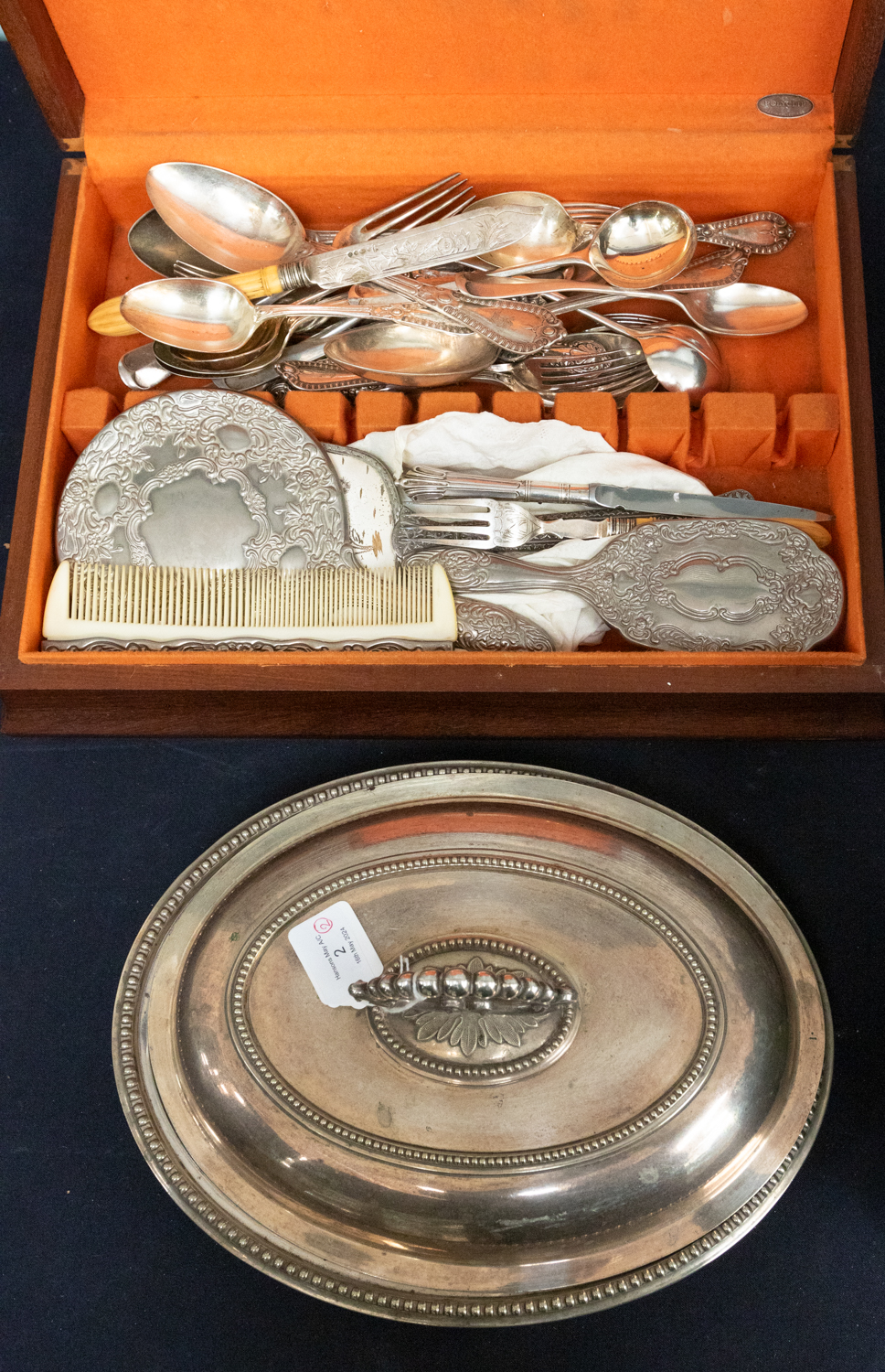 A collection of silver plated wares to include; plated flatwares including spoons, forks, knives