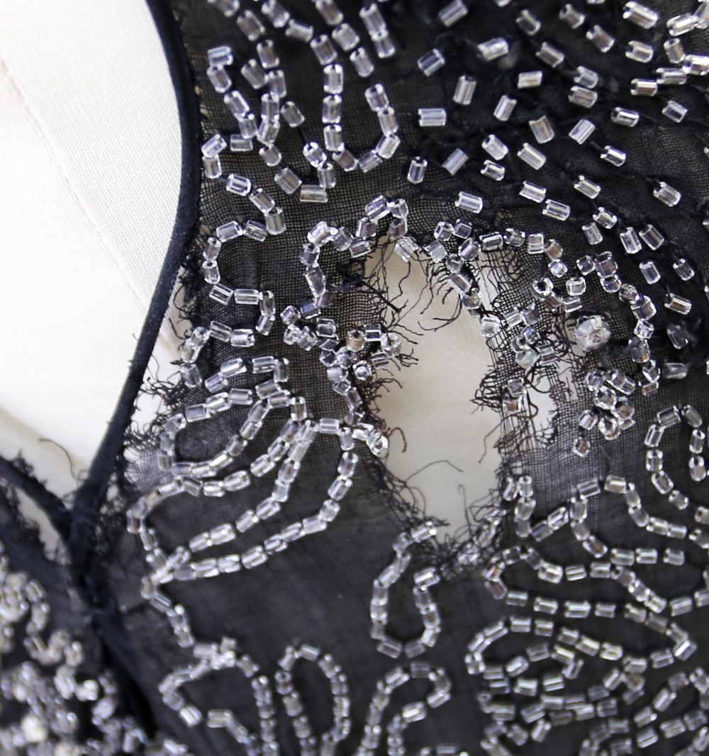A black beaded mid 1920s dree with grey beads and paste stones, a decorate braided 'Deco' runs - Image 7 of 9
