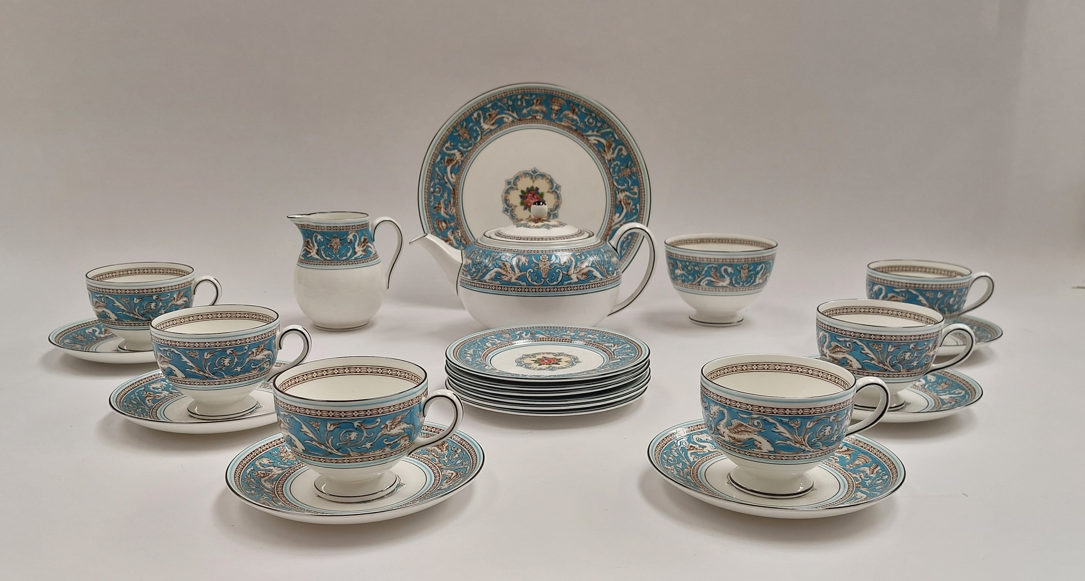 A six-place Wedgwood tea service in 'Florentine', including teapot, milk jug, sugar bowl, large - Image 2 of 4