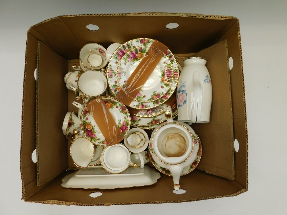 A collection of mid to late 20th Century china and dinner wares to include Royal Albert old - Image 2 of 3