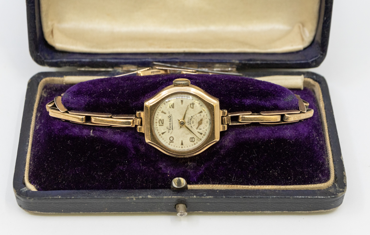 A collection of three 9ct gold ladies wristwatches, including a 1960's UNO watch with small - Image 3 of 3