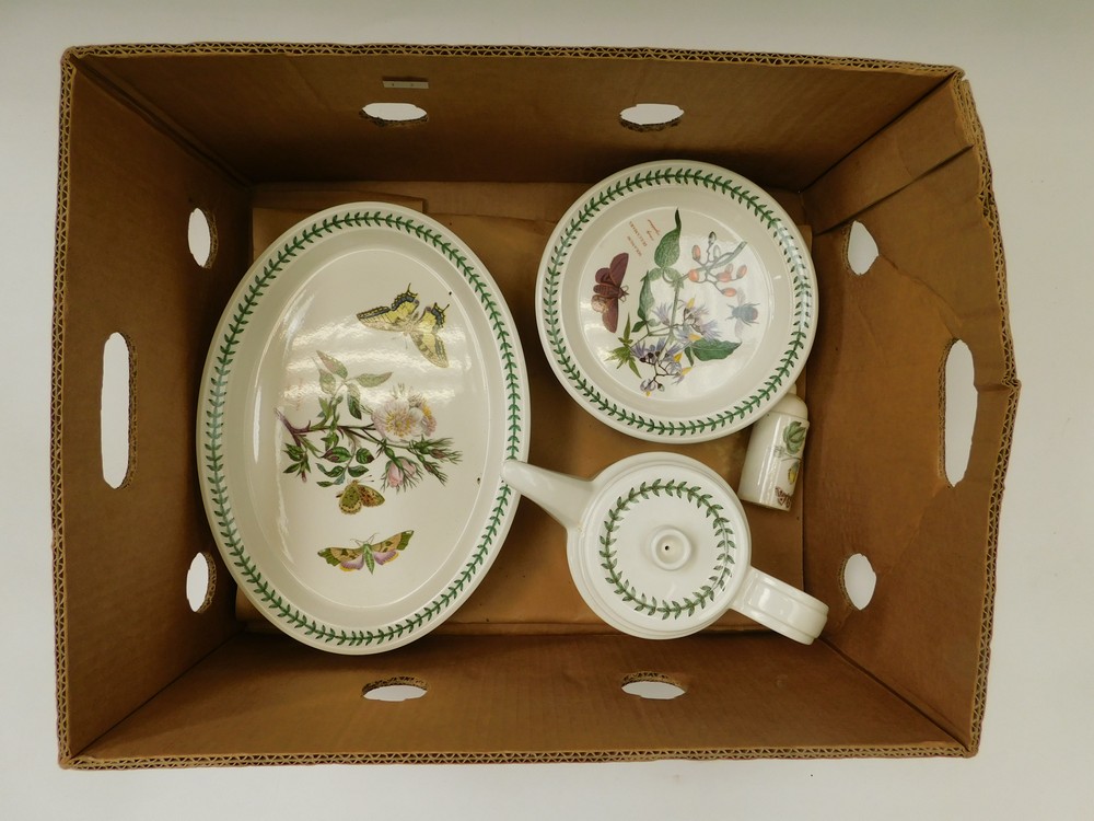 Portmerion - a part dinner service in Botanic garden to include Liddled tureens, large oval dinner - Image 3 of 4