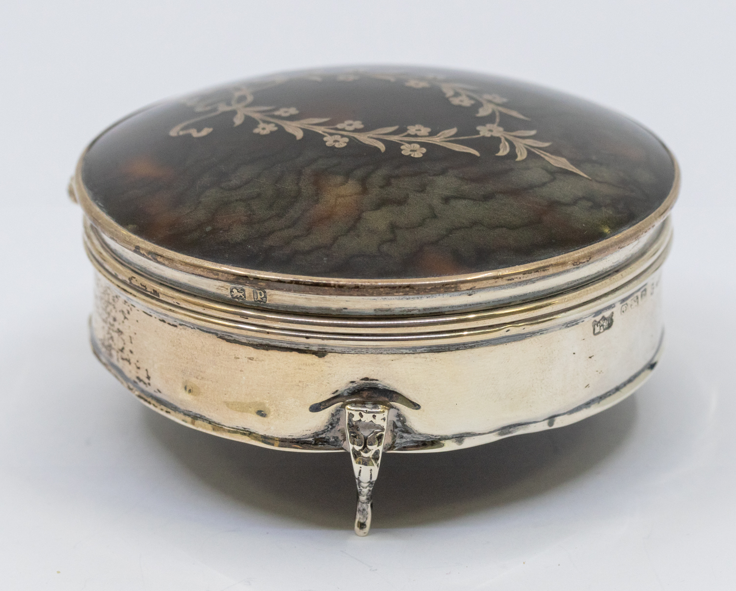 A George V silver and tortoiseshell trinket box, with inlaid foliage designed silver work, on - Image 2 of 3