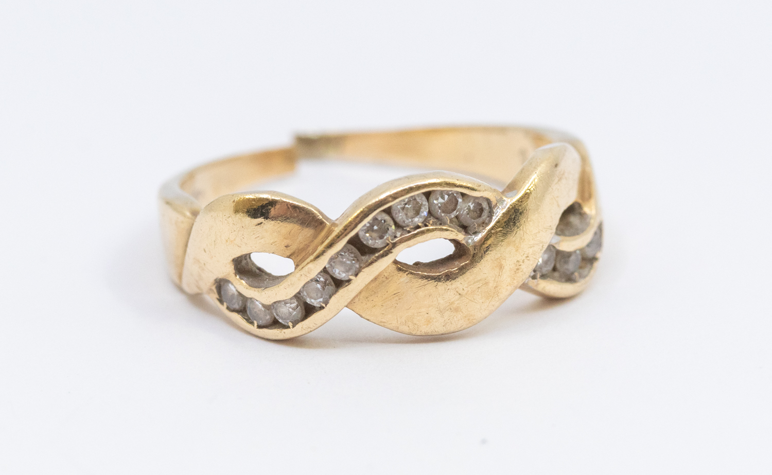 A cubic zirconia set 14ct gold ring a/f cut through, total gross weight approx 4.3gms