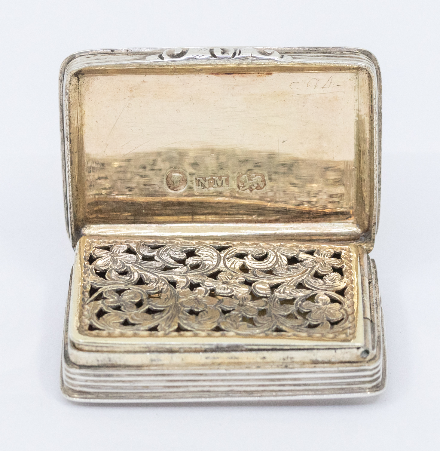 An early Victorian silver vinaigrette, the entire with tartan style engraved decoration, the cover - Image 2 of 2