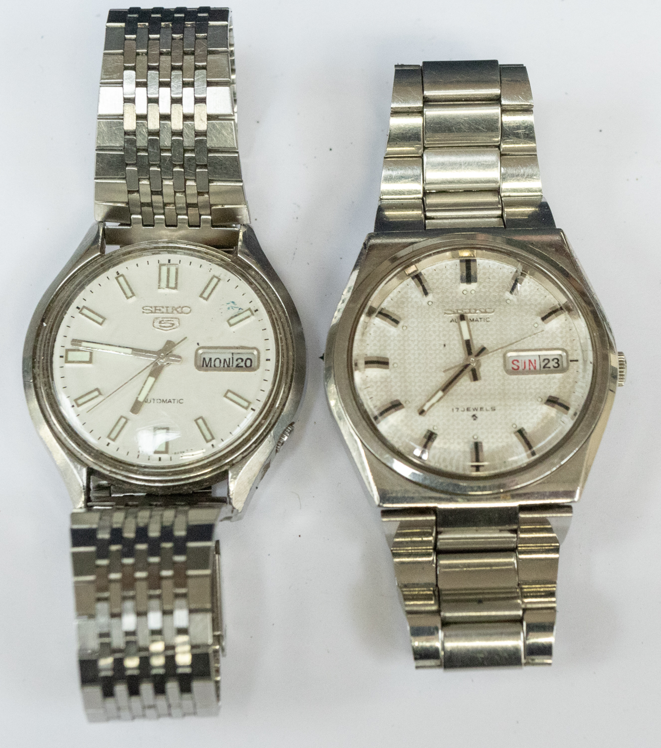 A gents vintage stainless steel cased Seiko automatic wristwatch with white dial, applied luume - Image 2 of 2