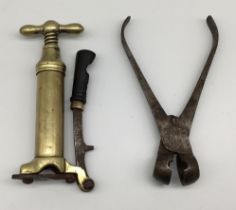 Antique screw-type hand de-recapping tool for 12 bore shotgun cartridges by Bartram & Co in brass/