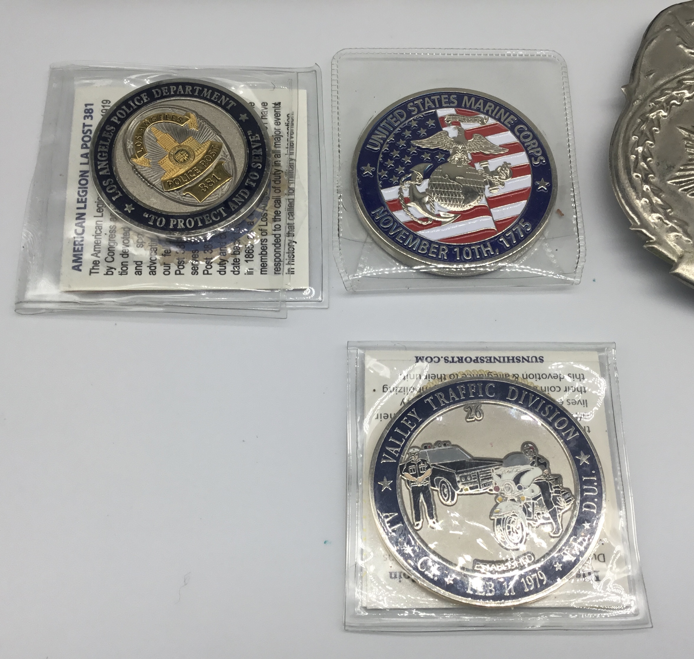 A selection of United States, British and other assorted countries police badges and medallions. - Image 6 of 7