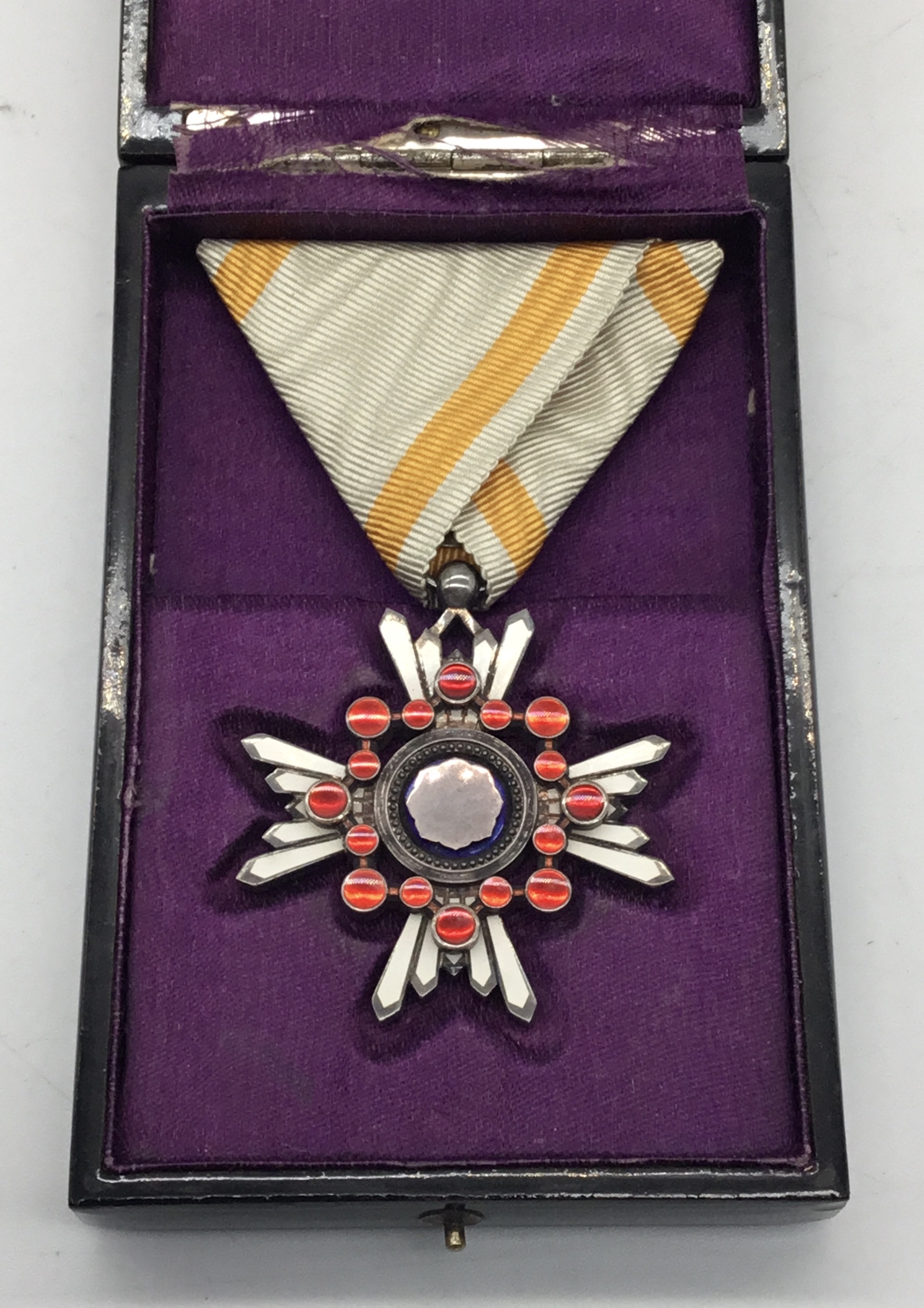 A good collection of WW2 era Japanese awards and decorations. 4 are complete with their original - Image 6 of 9