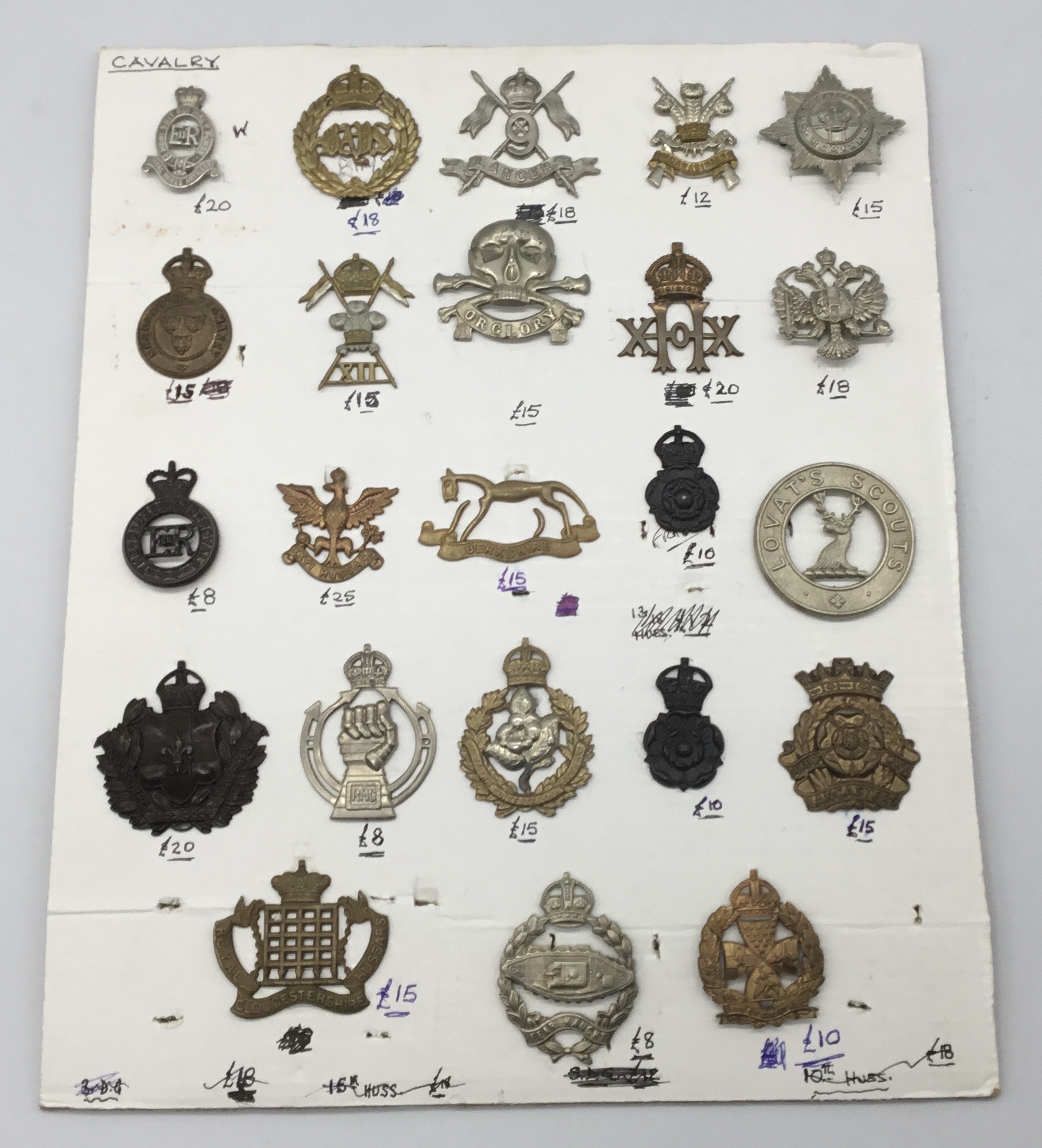 A good selection of vintage cap badges, for various regiments and corps. Including brass / gilding - Image 2 of 3