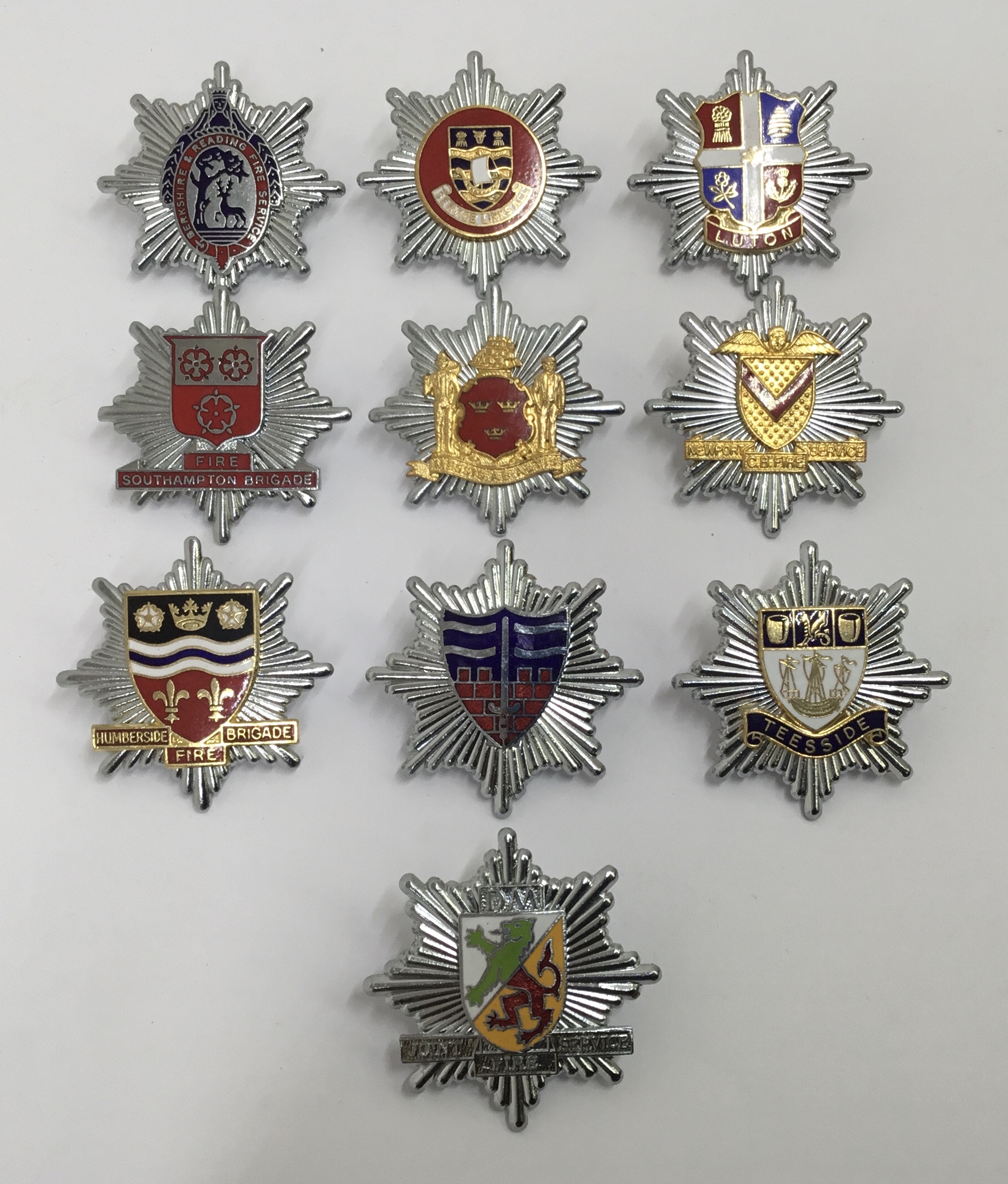 A selection of vintage chromed and enamelled fire service badges. To include: Lindsey Lincolnshire