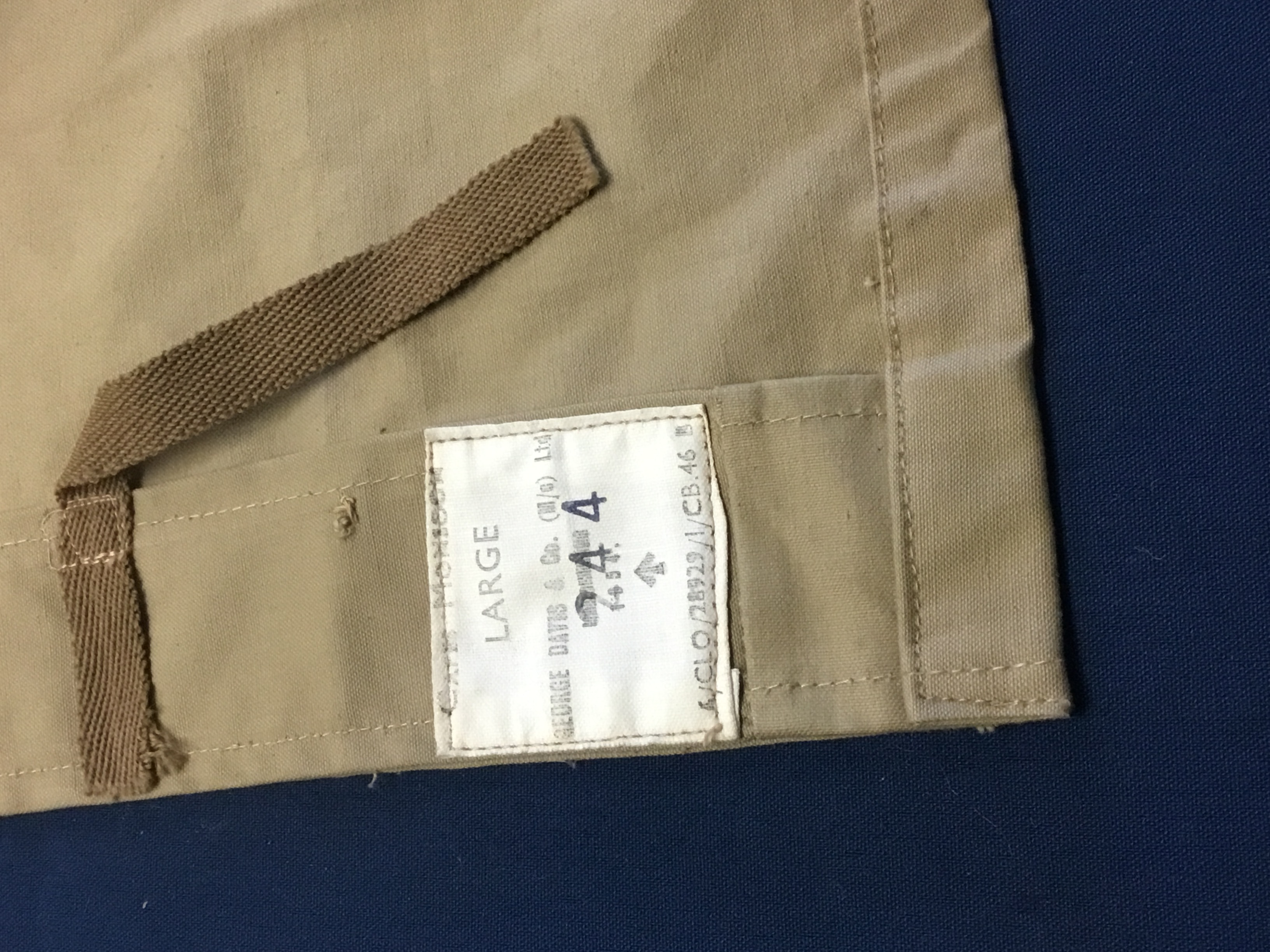 A WW2 era Lee Enfield webbing rifle bag, dated 1942, with the manufactures stamp for M&S Ltd M/C and - Bild 9 aus 13