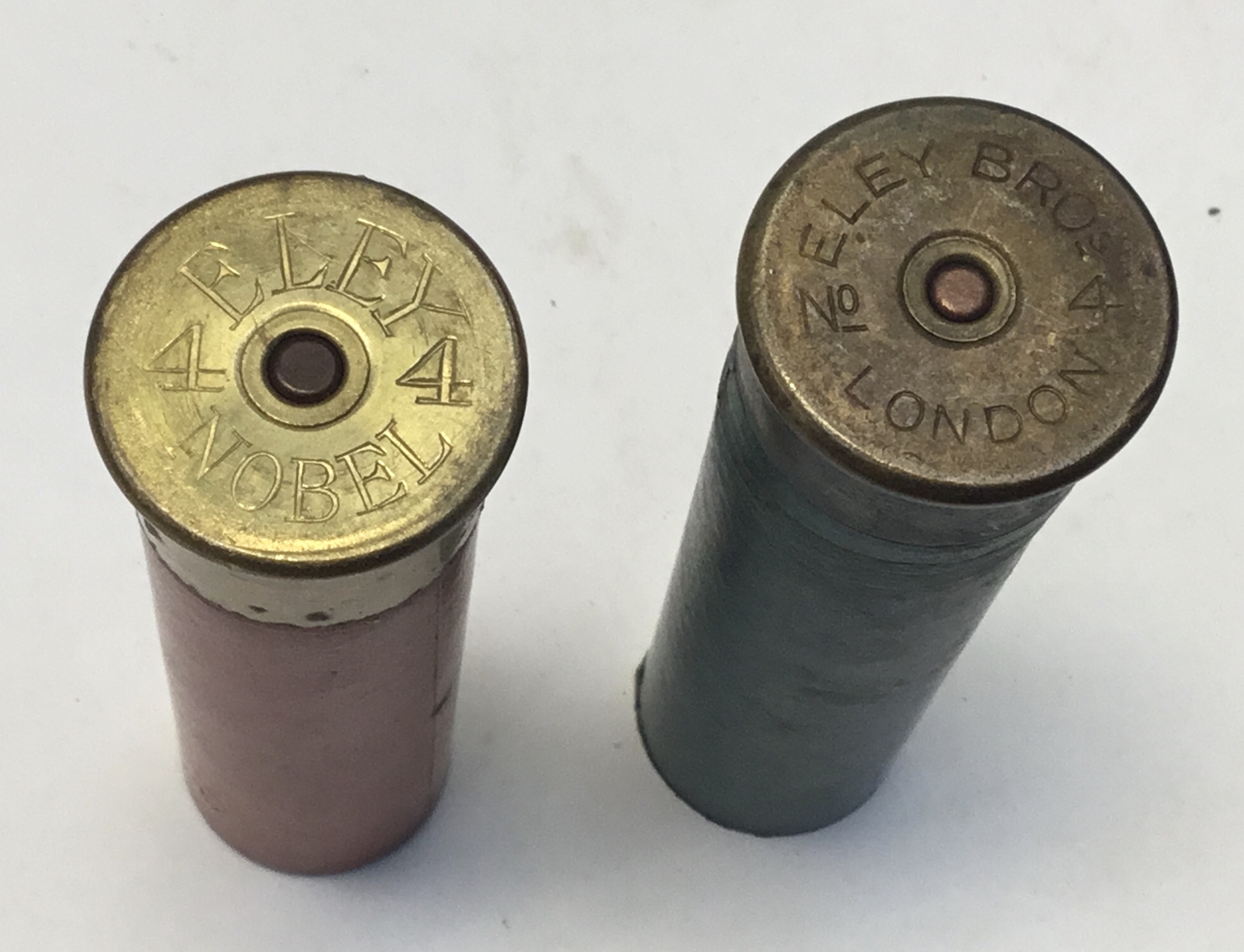 One unfired pre-war 4bore Eley gastight quality paper-case metal-lined shotgun cartridge in red - Image 3 of 3