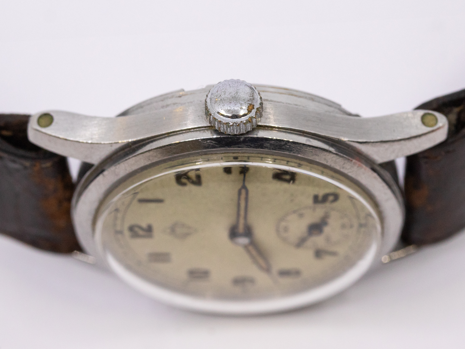 A Swiss gents ‘GMT’ 1940's 15 jewels GMT military wristwatch, comprising a signed silvered round - Image 6 of 6