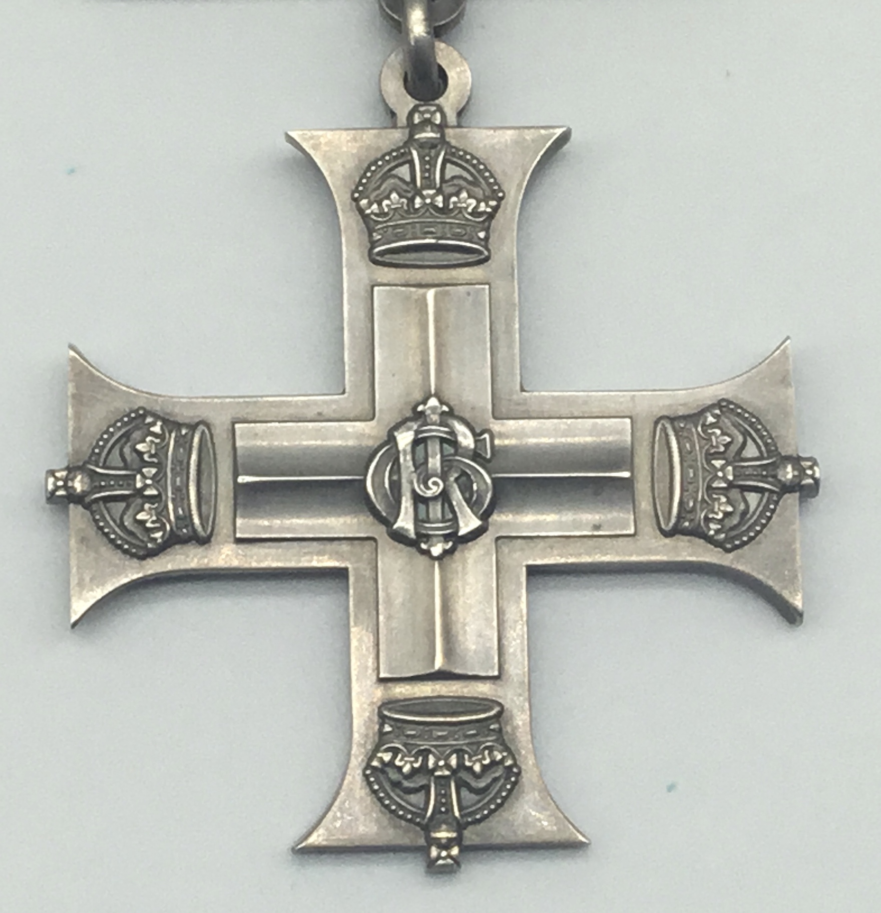 An original WW1 era Military Cross, complete with original fitted case. Unnamed as issued, with silk - Image 9 of 10