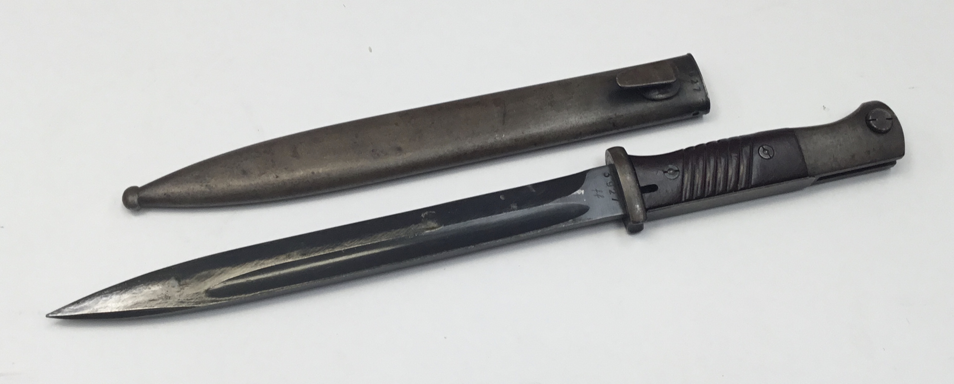 WW2 1943 dated K98 bayonet, with matched numbers to bayonet and scabbard. Of standard form, with