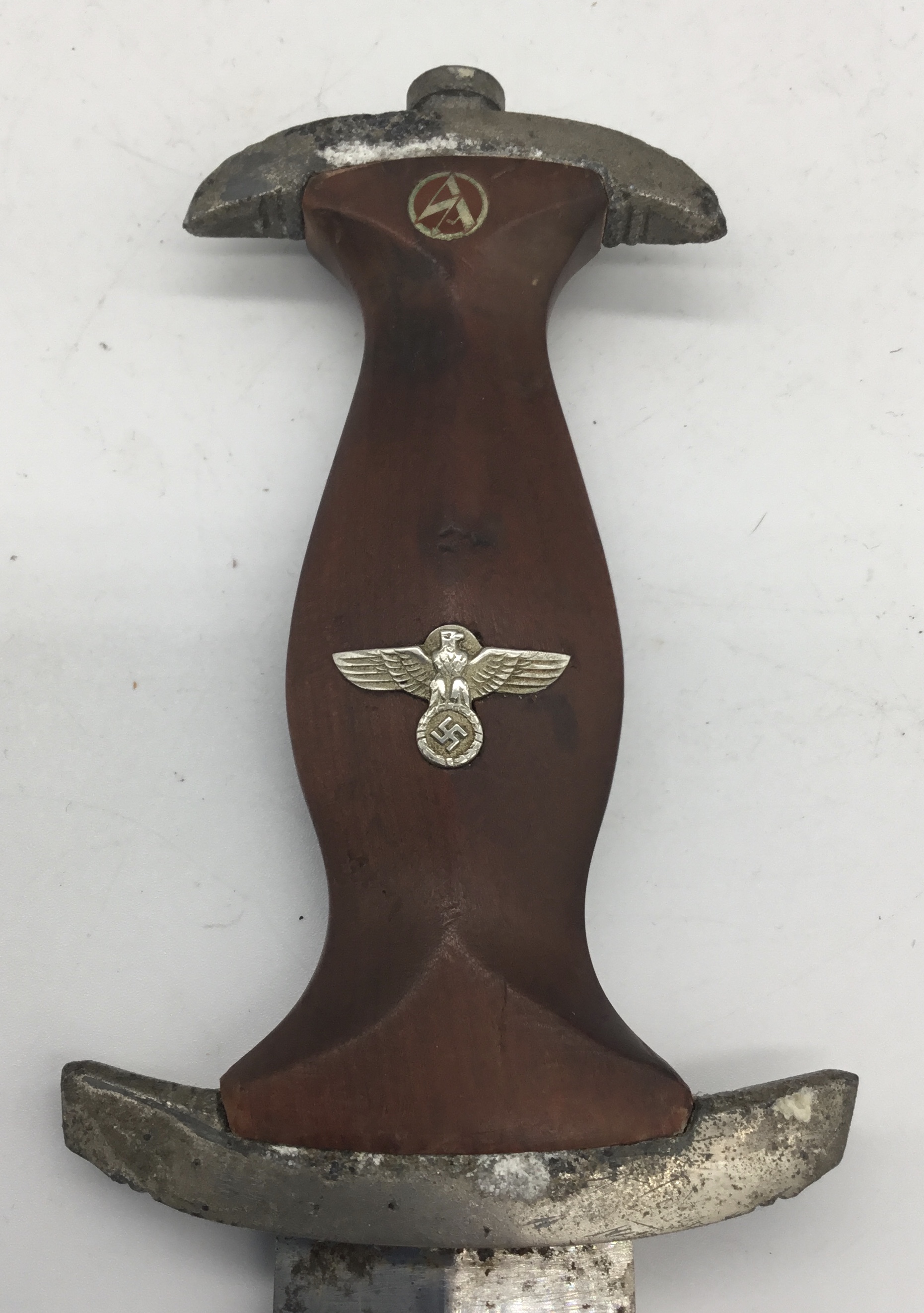A WW2 era 1939 dated German SA dagger, with scabbard. Marked M7/94 at the ricasso for Gebrüder Bell. - Image 4 of 12
