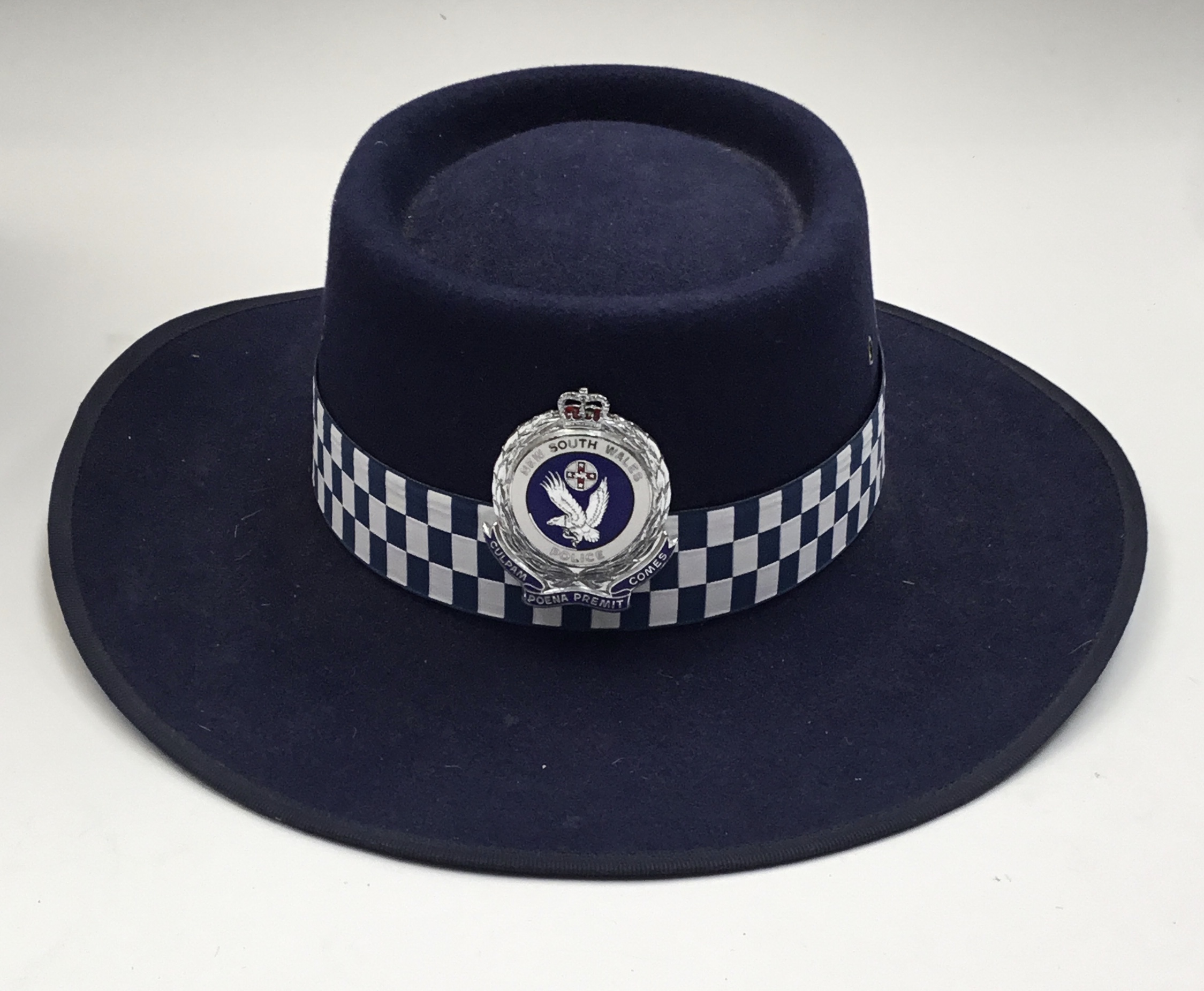 A selection of police and military headwear. To include: an Australian New South Wales Police bush - Image 2 of 6