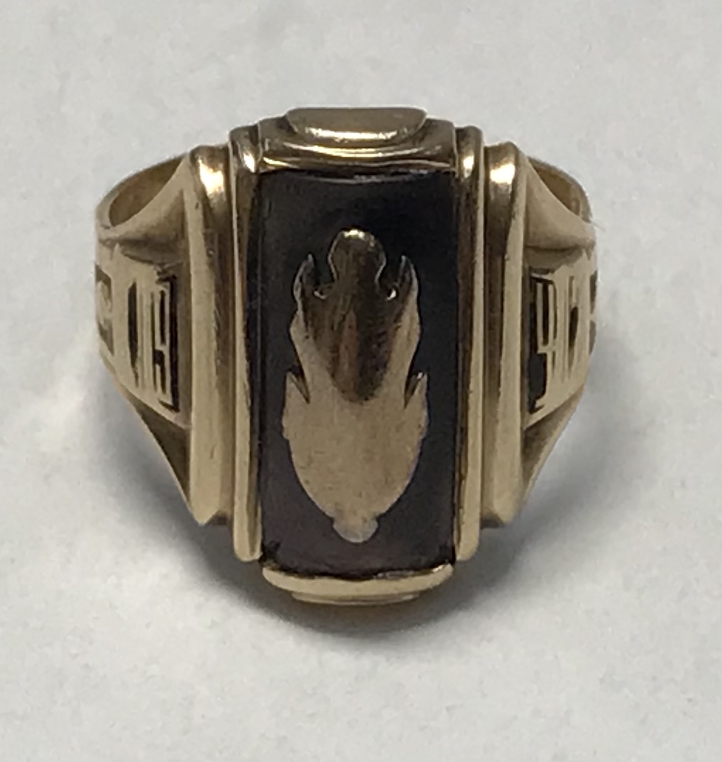 WW2 Interest, a 9ct gold ring inlaid with black lip oyster shell, over lid with what appears to be - Bild 7 aus 7