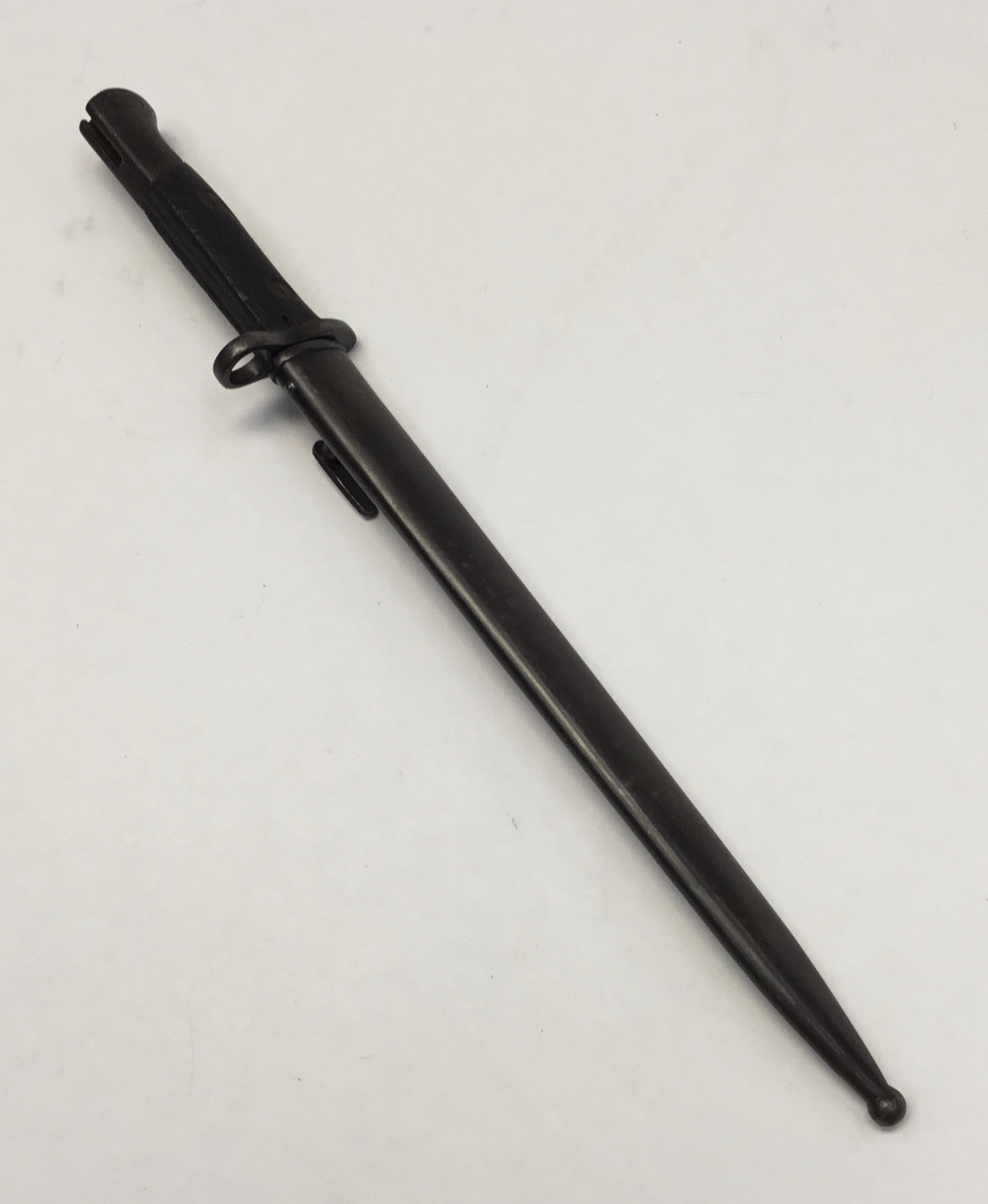 A Portuguese Mauser-Verguiro M1904 pattern bayonet with scabbard. Makers mark for the German - Image 3 of 5