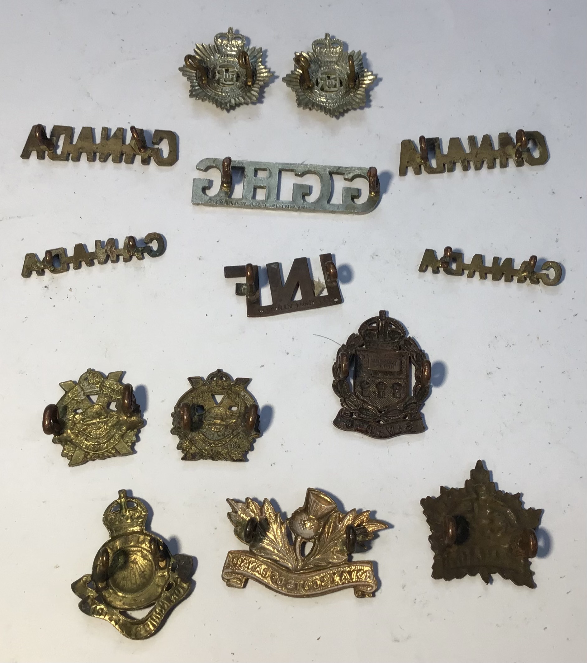 A selection of Canadian Military Uniform badges and shoulder titles. - Image 4 of 4