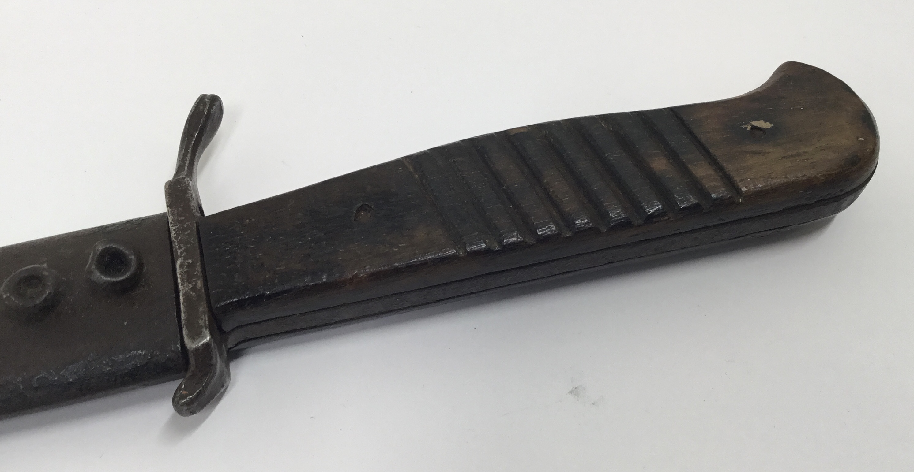 A WW1 era, German trench or boot knife. Of standard form, with shaped wooden slab grips, with each - Bild 5 aus 7