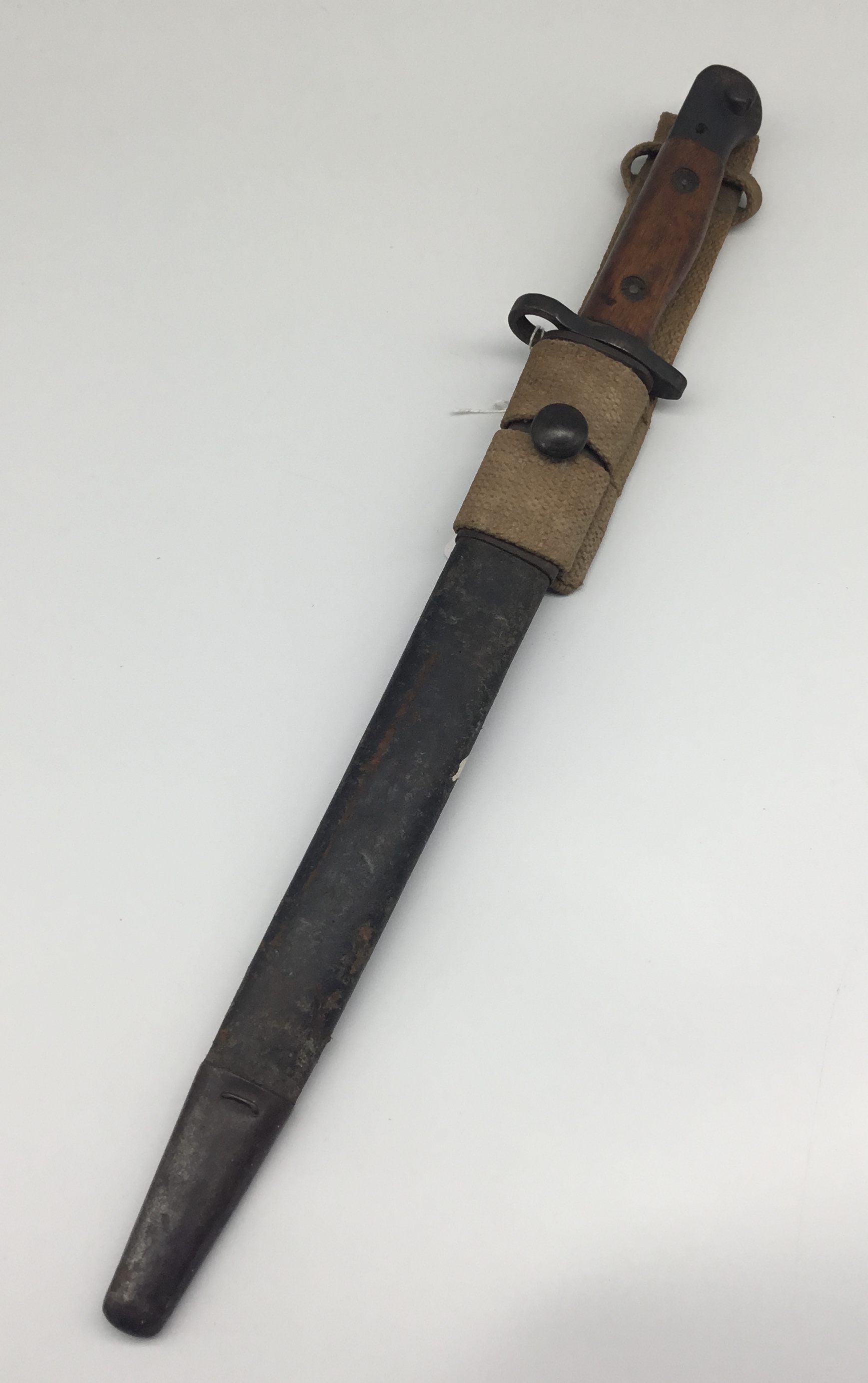 A WW2 era Indian SMLE bayonet, with scabbard and webbing frog. Marked GRI with a crown at the - Image 2 of 5