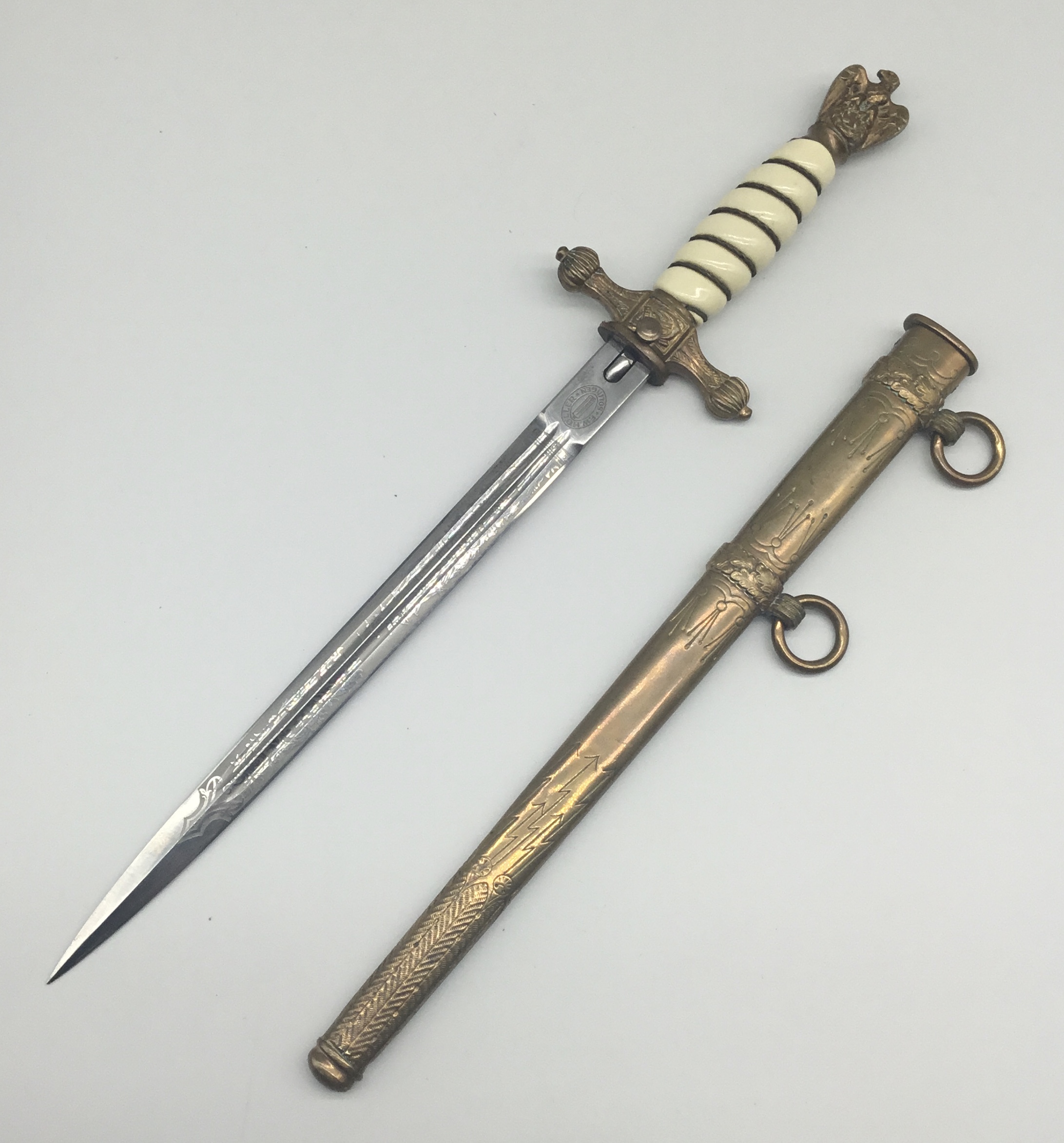 A WW2 German Kriegsmarine officer's dagger, by F.W.Holler, Solingen. Off white / ivory coloured - Image 4 of 7