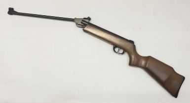 Classic styled Gamo .177 break-barrel air rifle No. 096584 in clean and tidy used condition with few