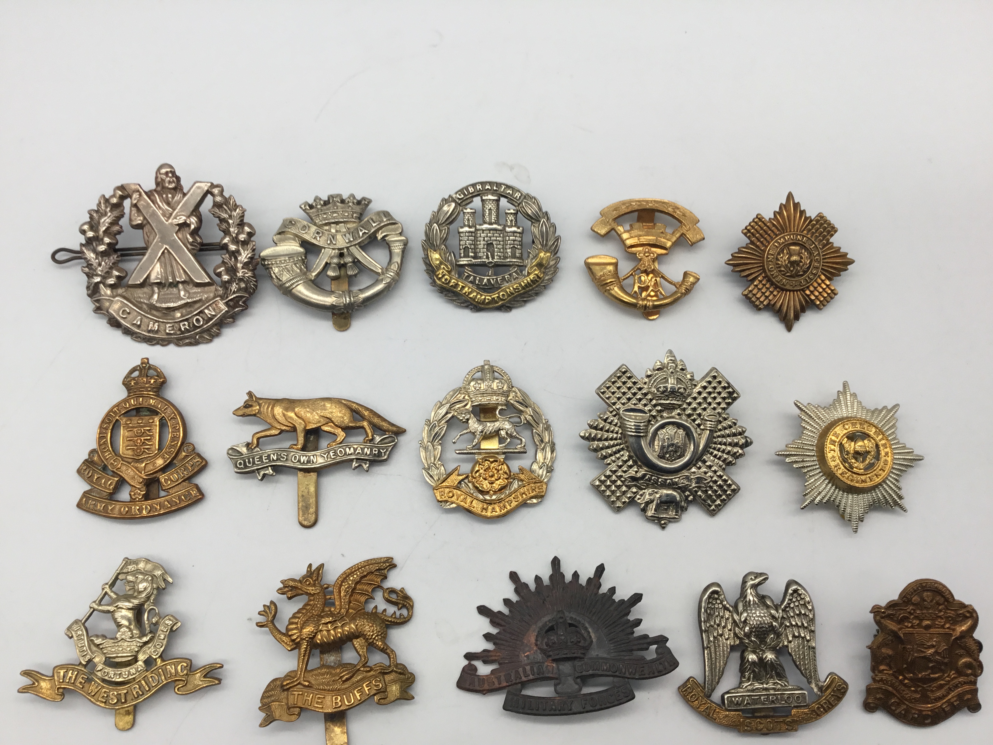 A quantity of WW1, WW2 and later British regimental cap badges, plus some sterling silver WW2 ARP - Image 2 of 4