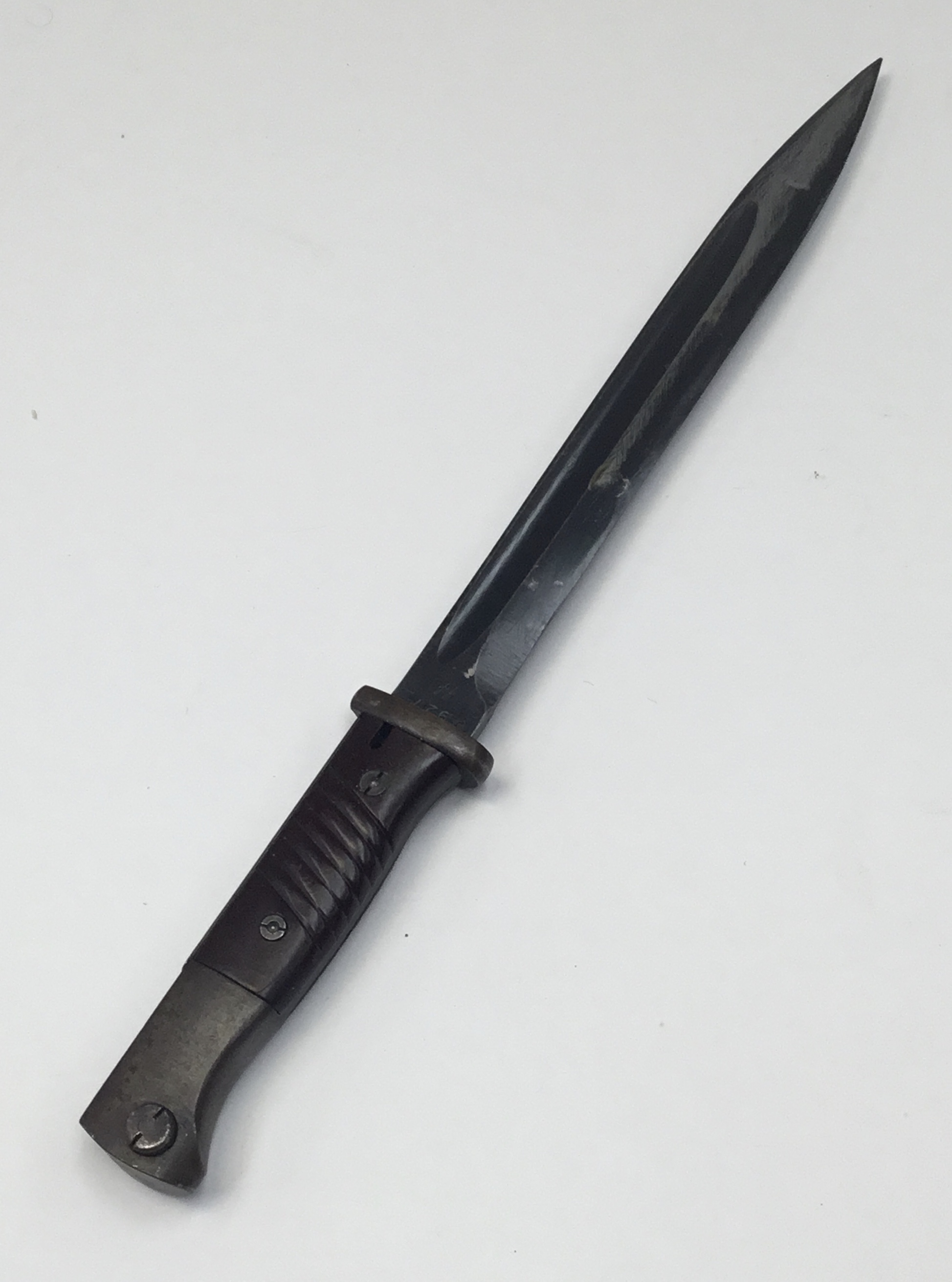 WW2 1943 dated K98 bayonet, with matched numbers to bayonet and scabbard. Of standard form, with - Image 7 of 8