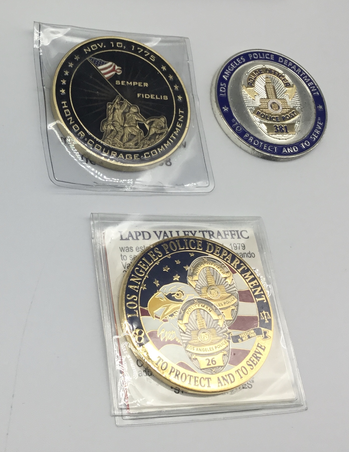 A selection of United States, British and other assorted countries police badges and medallions. - Image 7 of 7