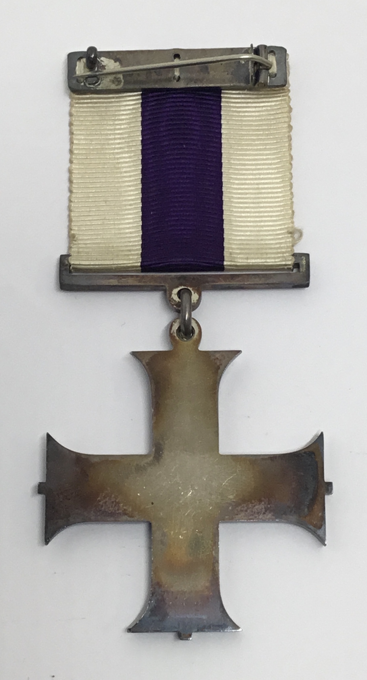 A WW1 Military Cross, in an original maroon leather fitted case. Correct stepped suspension bar, and - Image 3 of 6