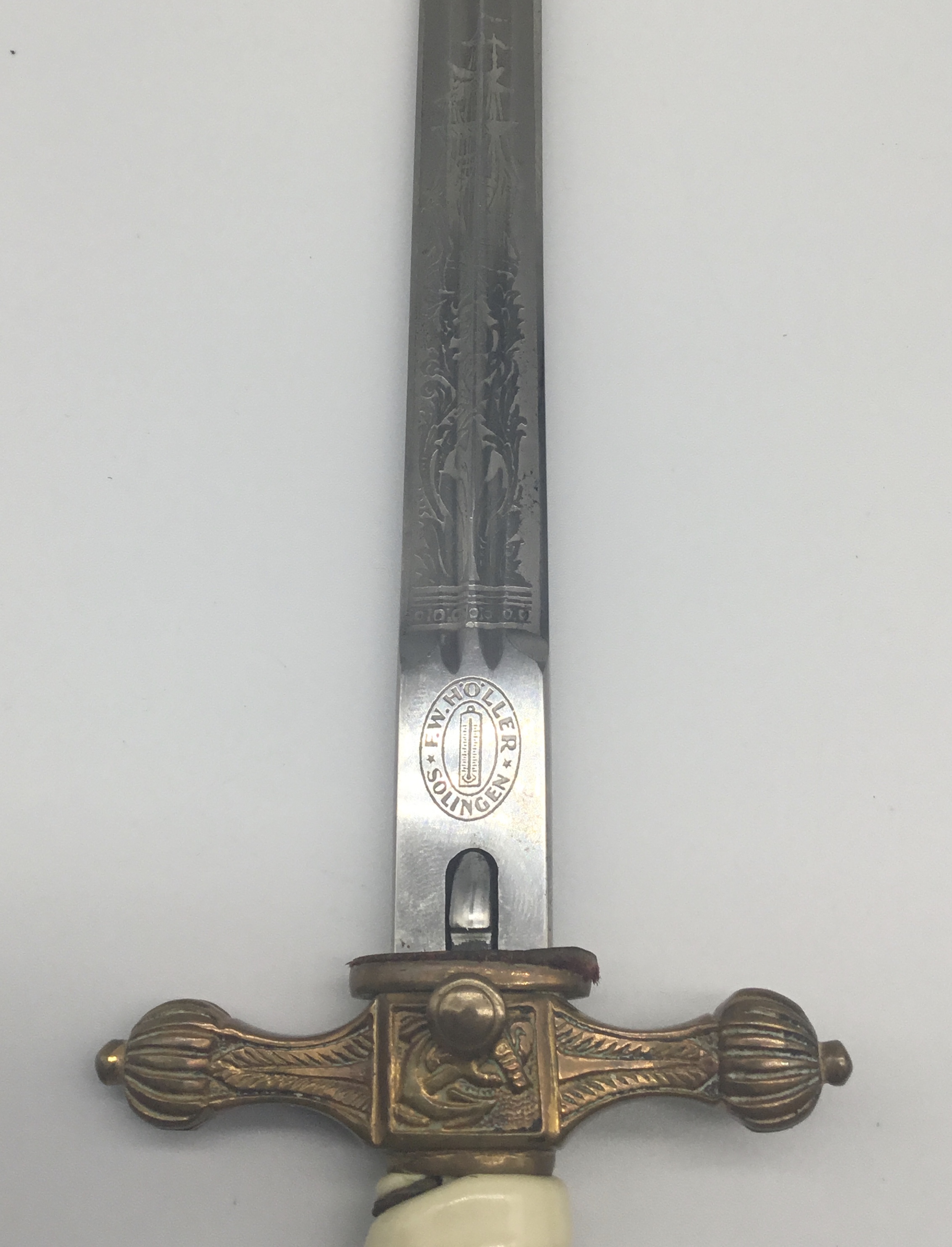 A WW2 German Kriegsmarine officer's dagger, by F.W.Holler, Solingen. Off white / ivory coloured - Image 5 of 7