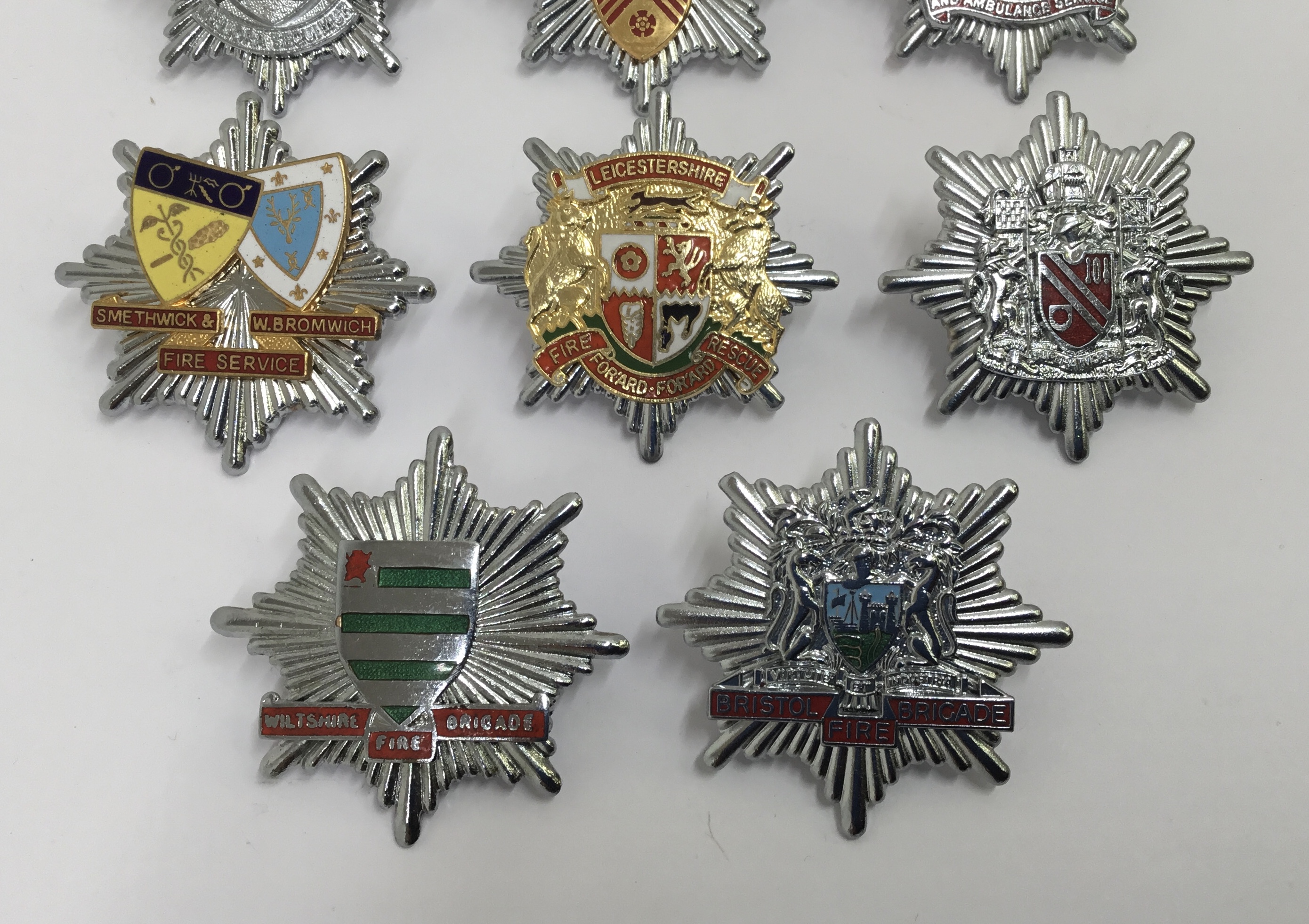 A selection of vintage chromed and enamelled fire service cap badges. To include: Cumberland Fire - Image 3 of 4