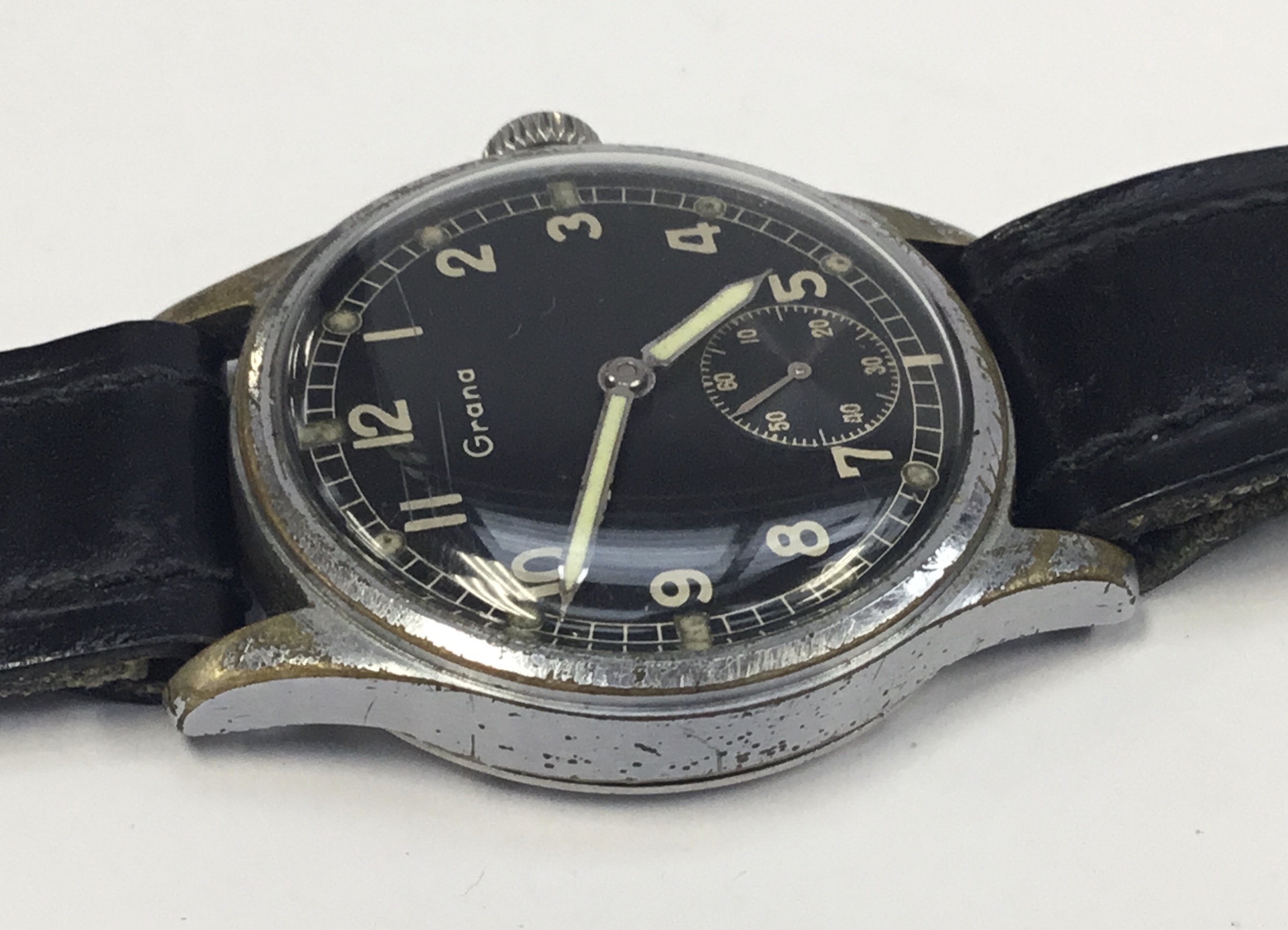 A WW2 era German Wehrmacht issued Grana wristwatch. Black dial with subsidiary dial, and luminescent - Image 4 of 7