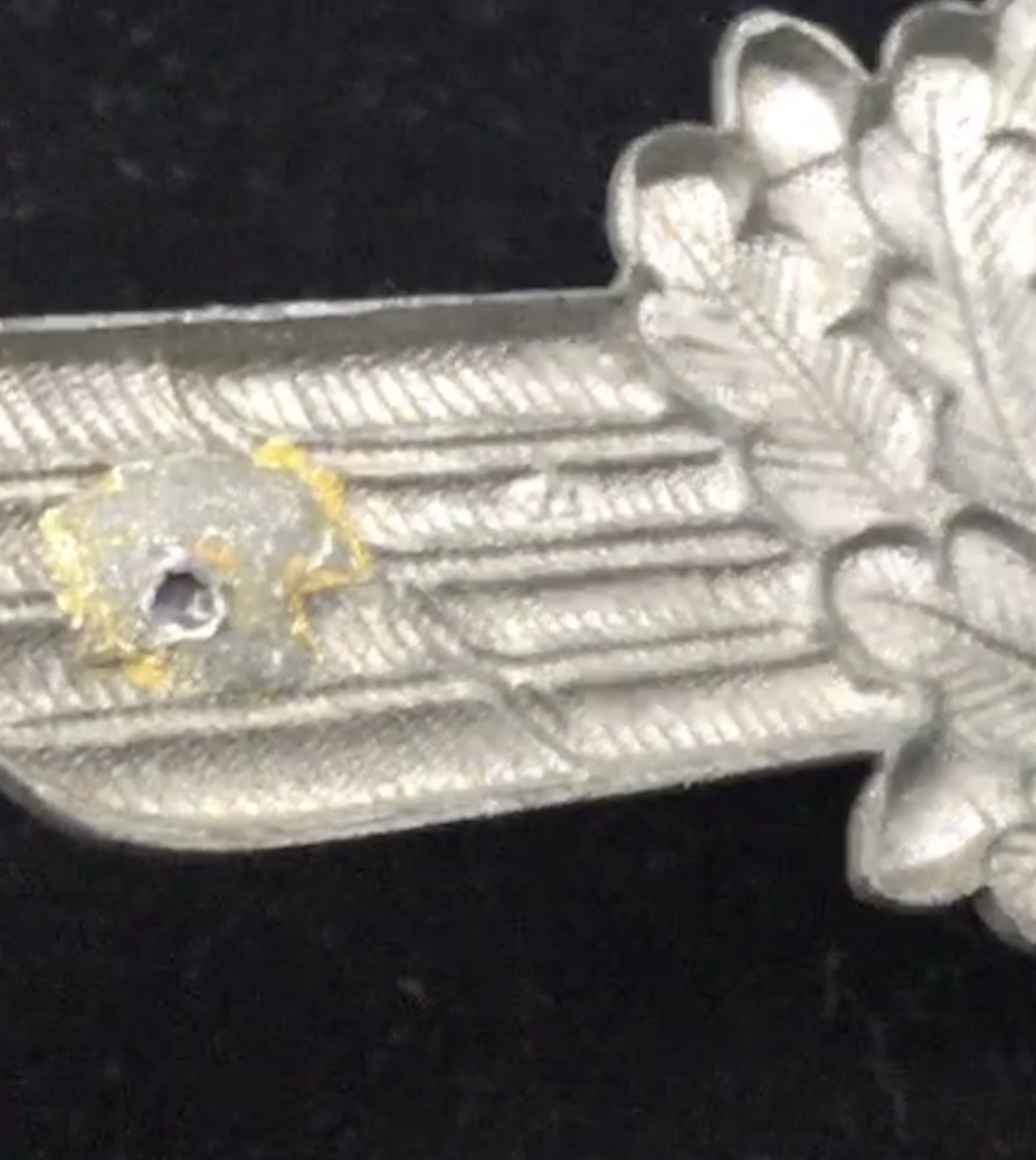 2 Ww2 Luftwaffe officers metal visor badges. Both with painted cockade area, flanked by die - Image 5 of 9